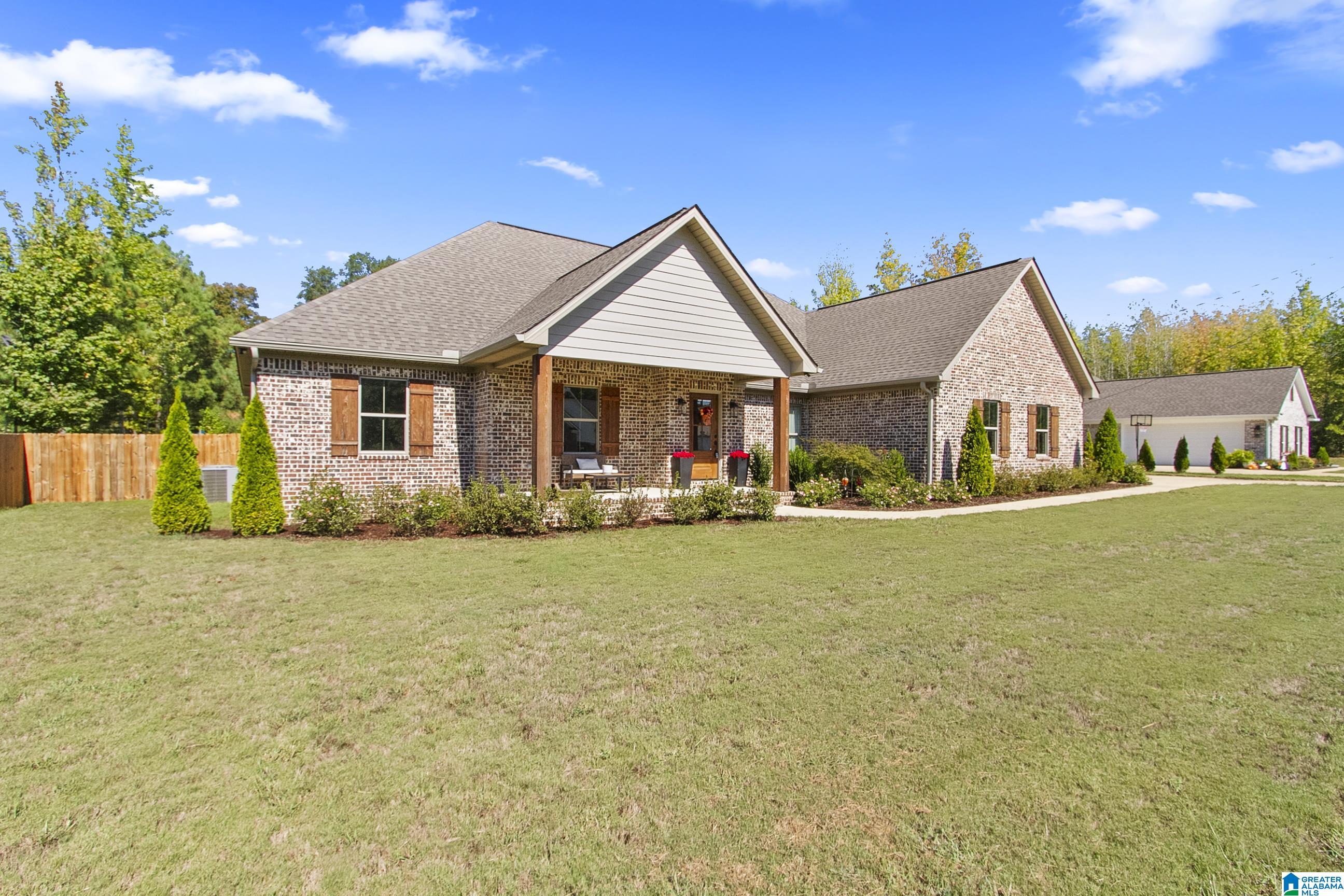 Photo 1 of Single family home for sale at 11869 Meadowview Dr, Northport, AL 35475 | MLS# 21467432 | Listing updated on 2026-10-19