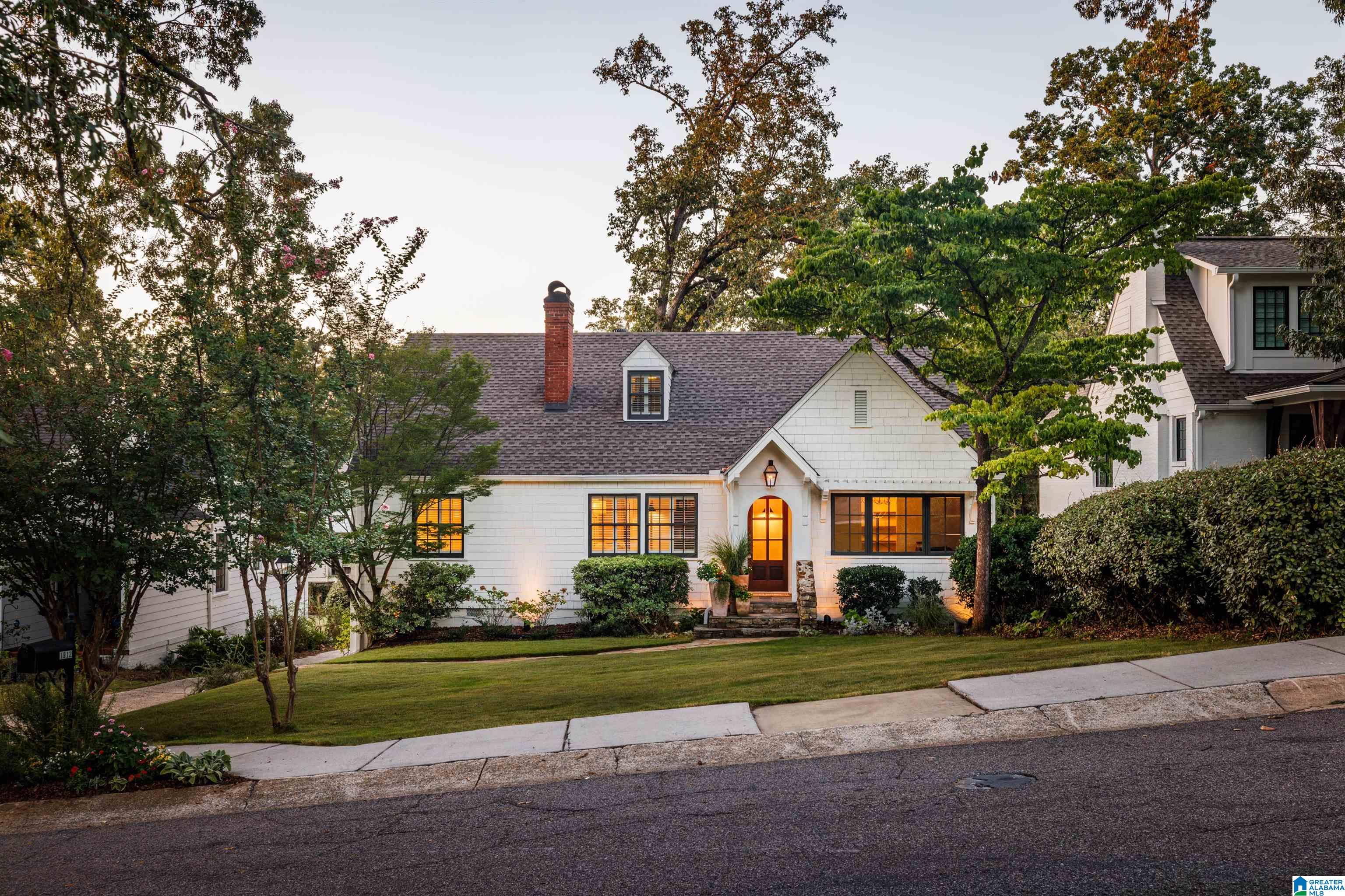 Photo 3 of Sale Pending at 1912 Mayfair Dr, Birmingham, AL 35209 | MLS# 21467556 | Listing updated on 2026-10-19