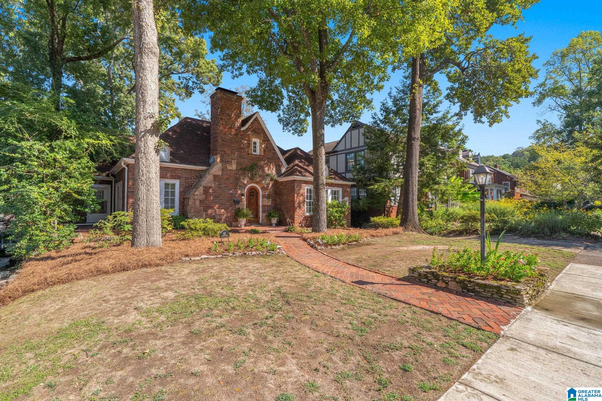 Photo 2 of Single family home for sale at 825 Linwood Rd, Birmingham, AL 35222 | MLS# 21467588 | Listing updated on 2026-10-15