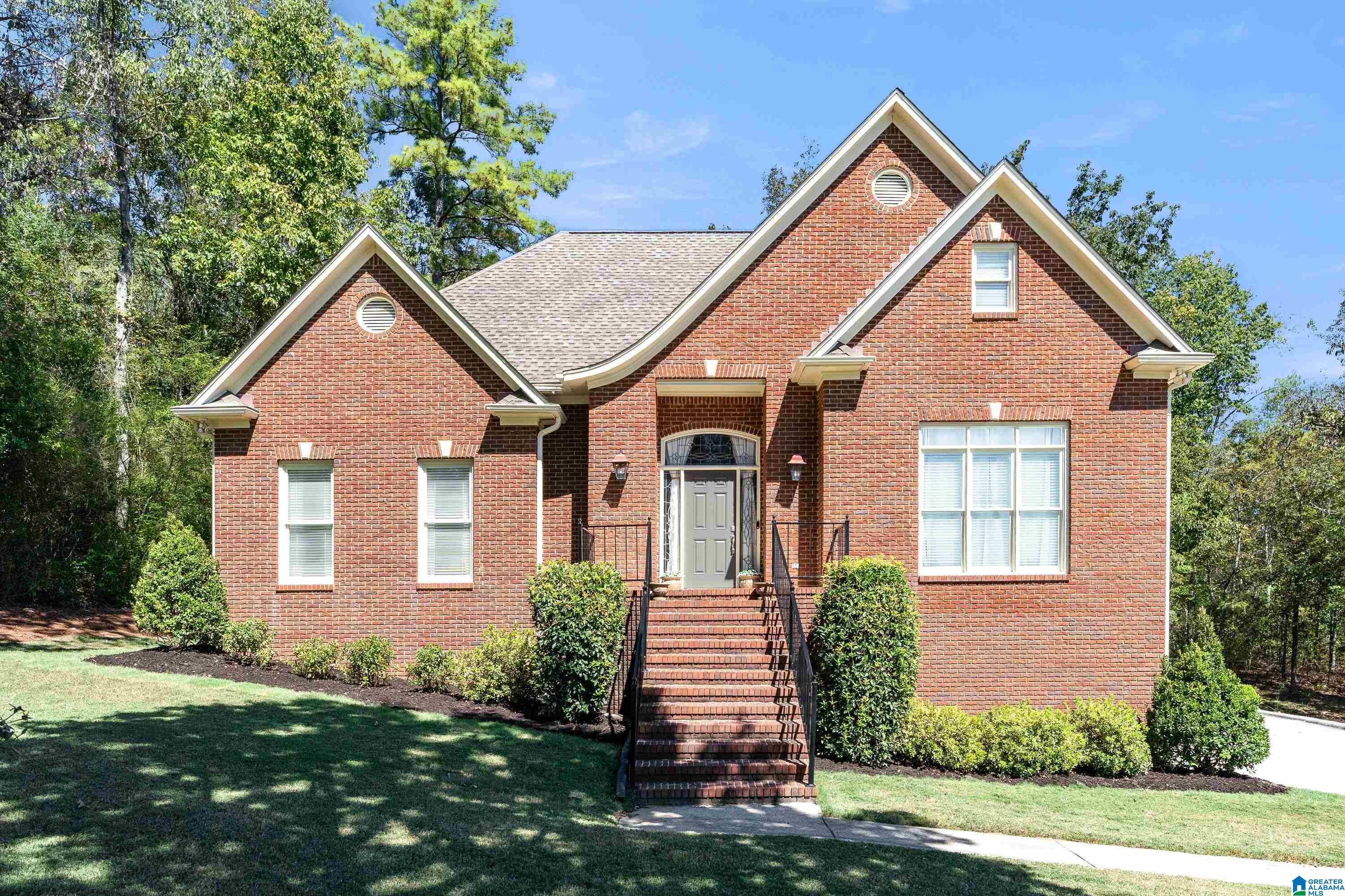 Photo 1 of Single family home for sale at 1677 Shades Pointe Dr, Hoover, AL 35244 | MLS# 21467607 | Listing updated on 2026-10-19