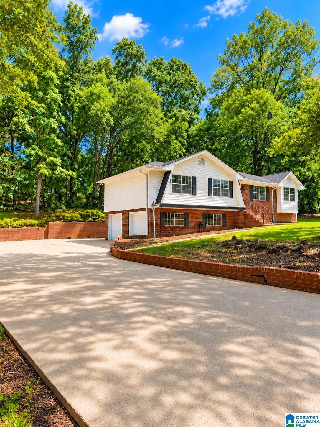 209 W OAK DRIVE