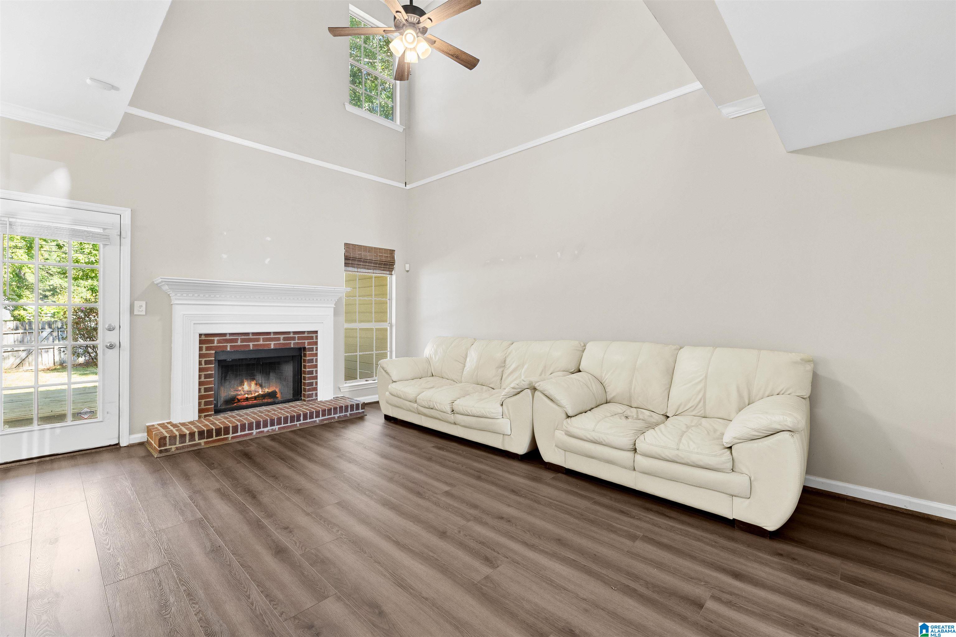 Photo 3 of Townhouse for sale at 129 Timberleaf Cir, Alabaster, AL 35007 | MLS# 21467686 | Listing updated on 2026-10-22