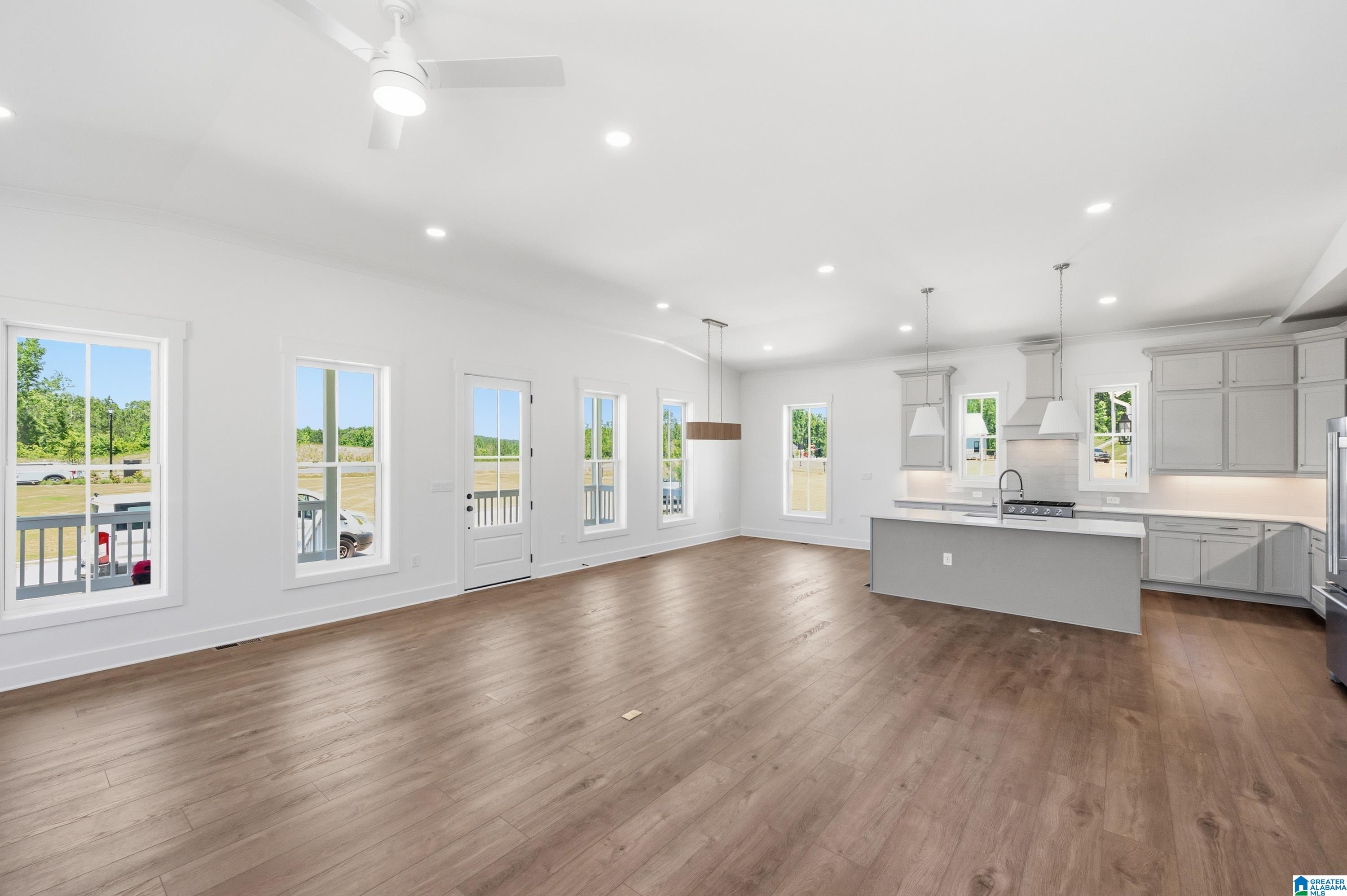 Photo 3 of Sale Pending at 1020 Wiltshire Ln, Helena, AL 35080 | MLS# 21467695 | Listing updated on 2026-10-15
