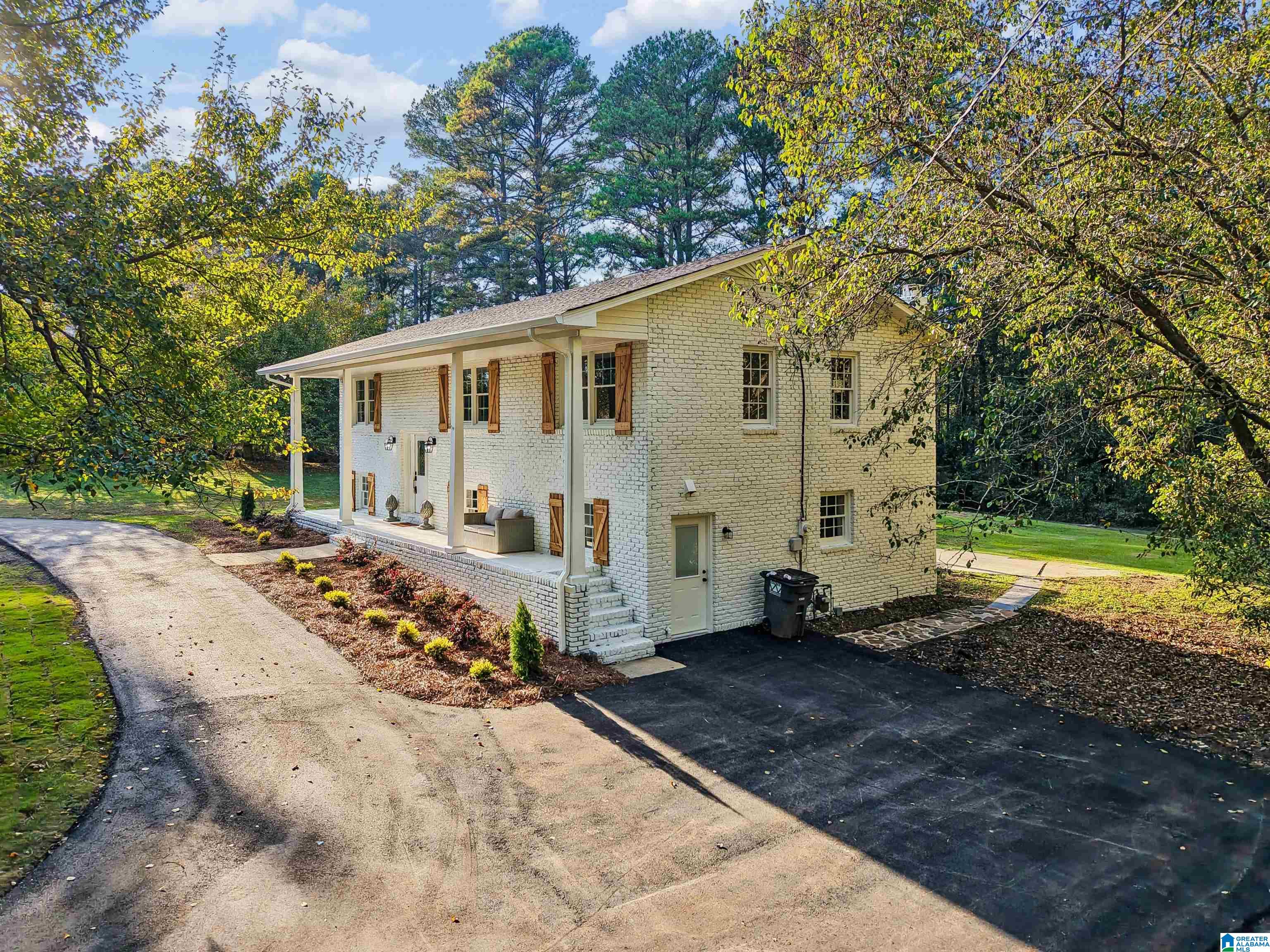 Photo 3 of Single family home for sale at 7316 Pinewood Dr, Trussville, AL 35173 | MLS# 21467701 | Listing updated on 2026-10-15