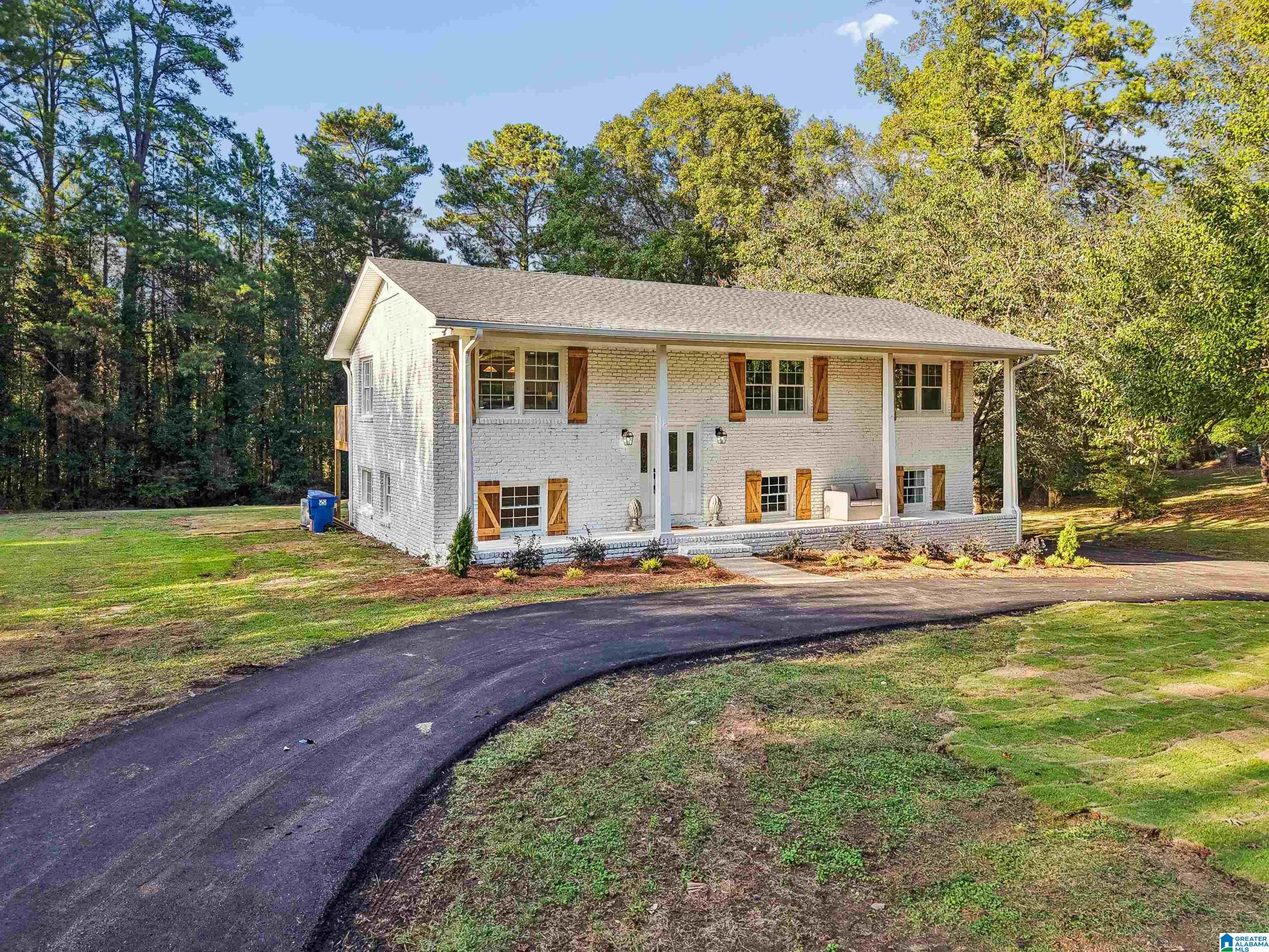 Photo 3 of Single family home for sale at 7316 Pinewood Dr, Trussville, AL 35173 | MLS# 21467701 | Listing updated on 2026-10-15