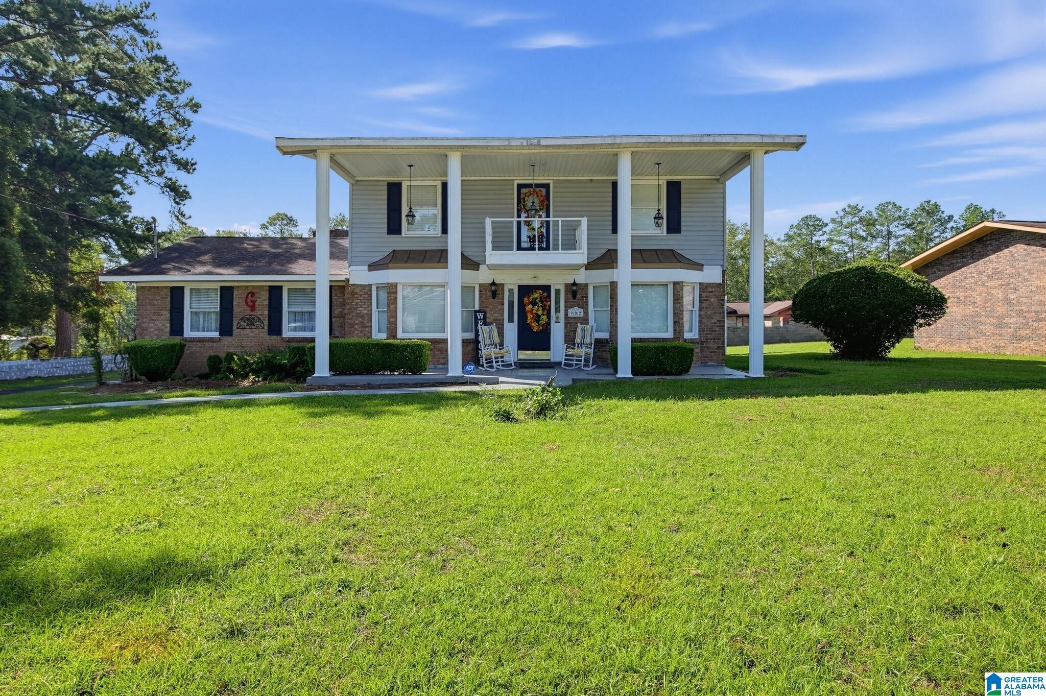 902 DUBOIS STREET