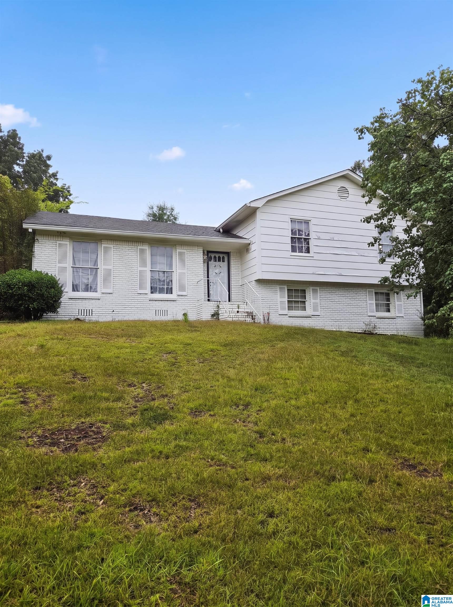 621 Sunhill Road NW