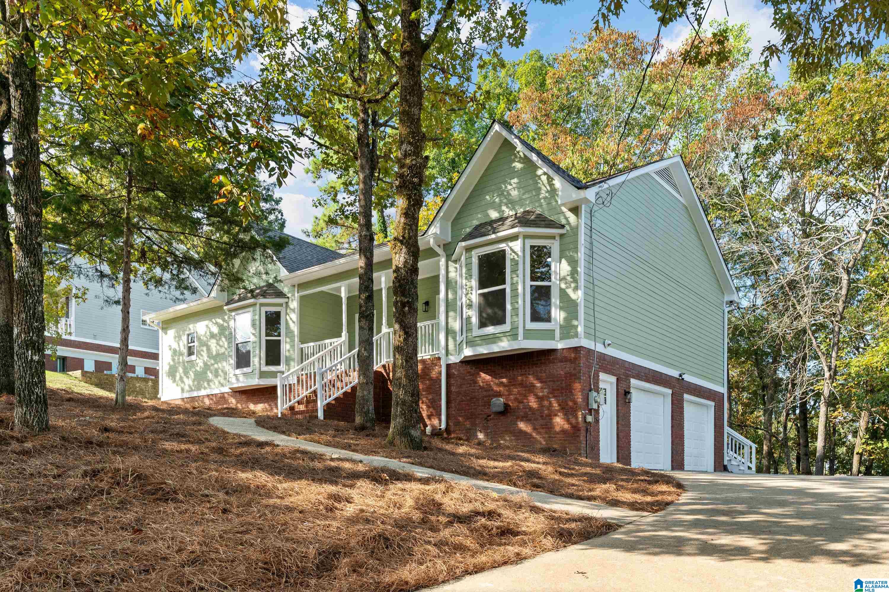 Photo 1 of Single family home for sale at 1111 Elm Dr, Alabaster, AL 35007 | MLS# 21467813 | Listing updated on 2026-10-19