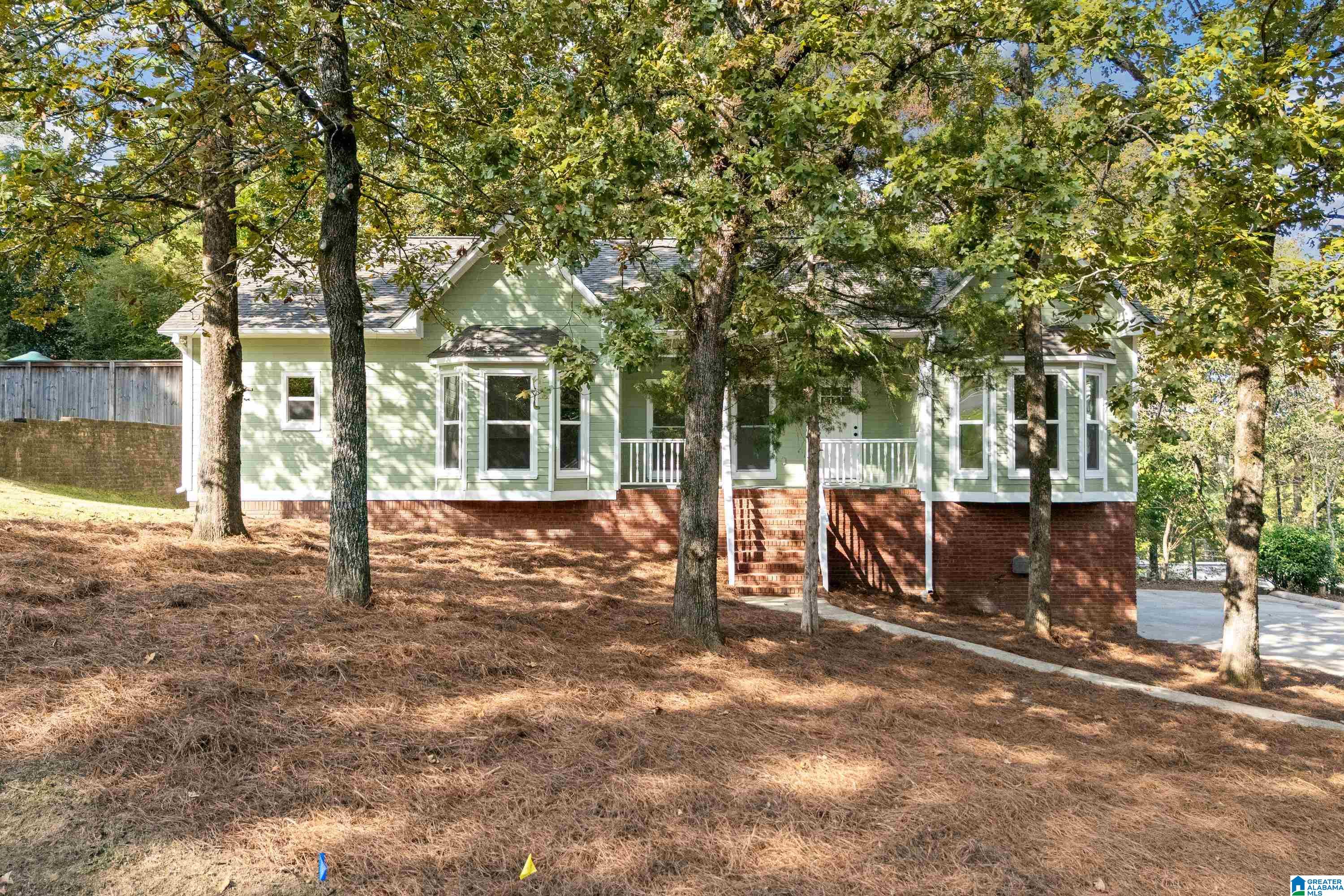 Photo 3 of Single family home for sale at 1111 Elm Dr, Alabaster, AL 35007 | MLS# 21467813 | Listing updated on 2026-10-19