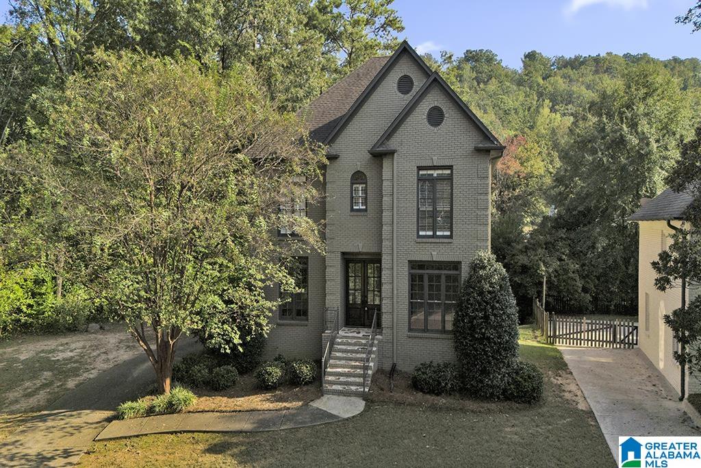 304 DELCRIS COURT