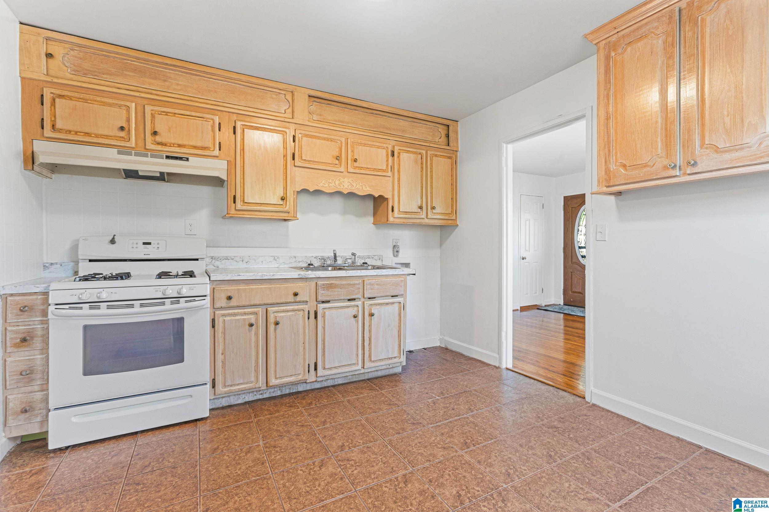 Photo 3 of Single family home for sale at 329 22nd Street Sw, Birmingham, AL 35211 | MLS# 21467879 | Listing updated on 2026-10-17