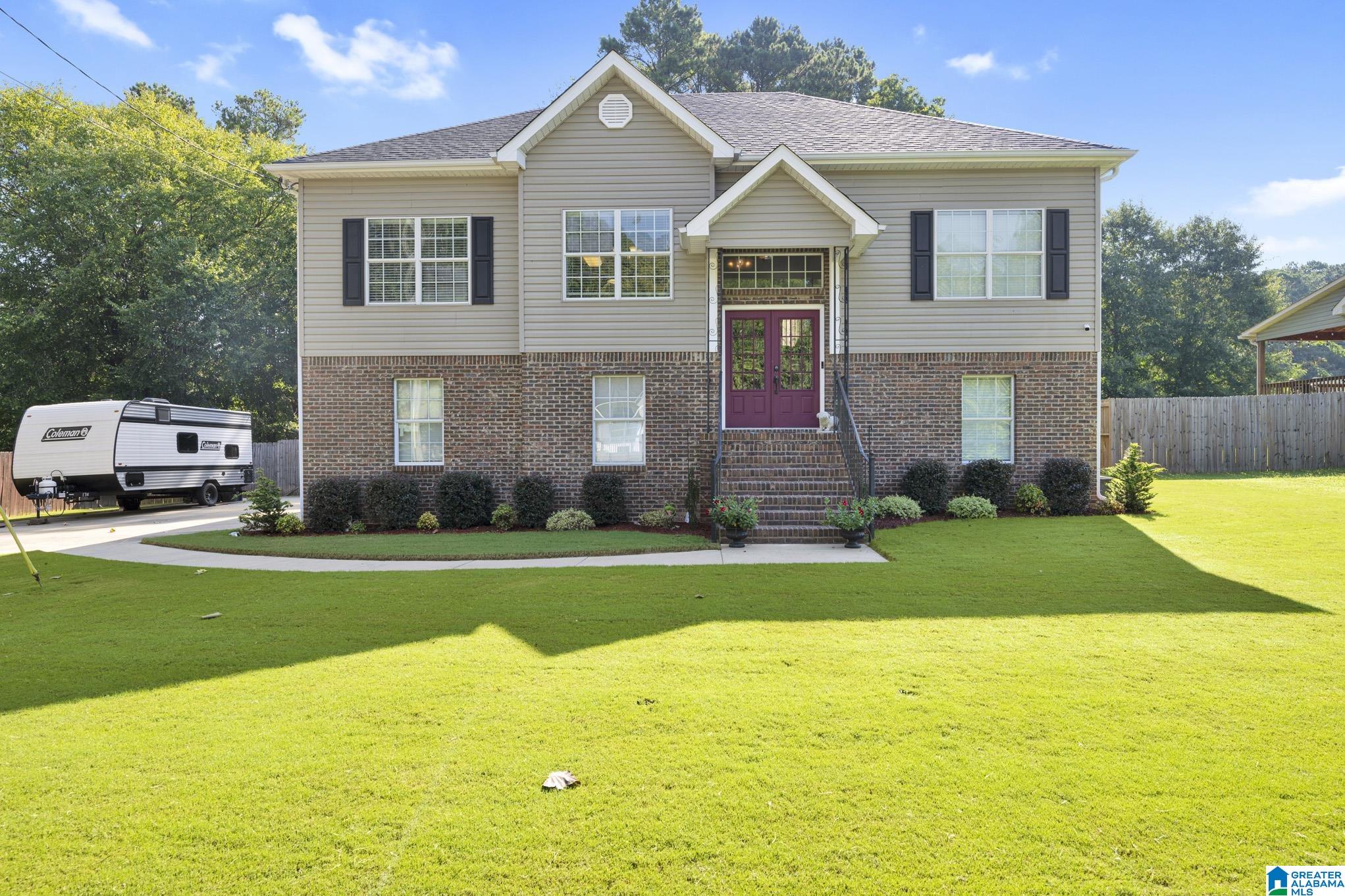 Photo 1 of Single family home for sale at 257 Walnut St, Leeds, AL 35094 | MLS# 21467962 | Listing updated on 2026-10-21