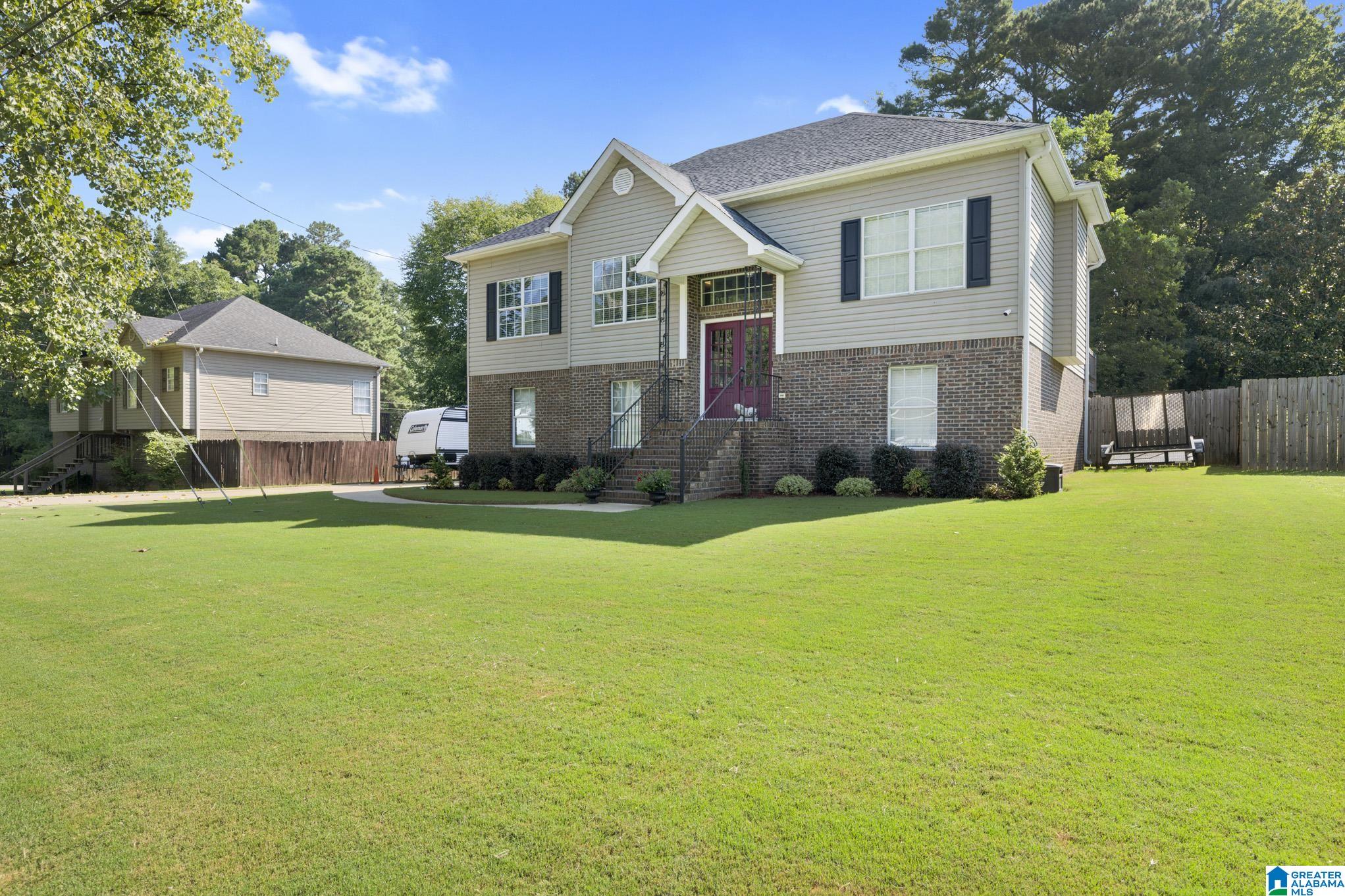 Photo 2 of Single family home for sale at 257 Walnut St, Leeds, AL 35094 | MLS# 21467962 | Listing updated on 2026-10-21