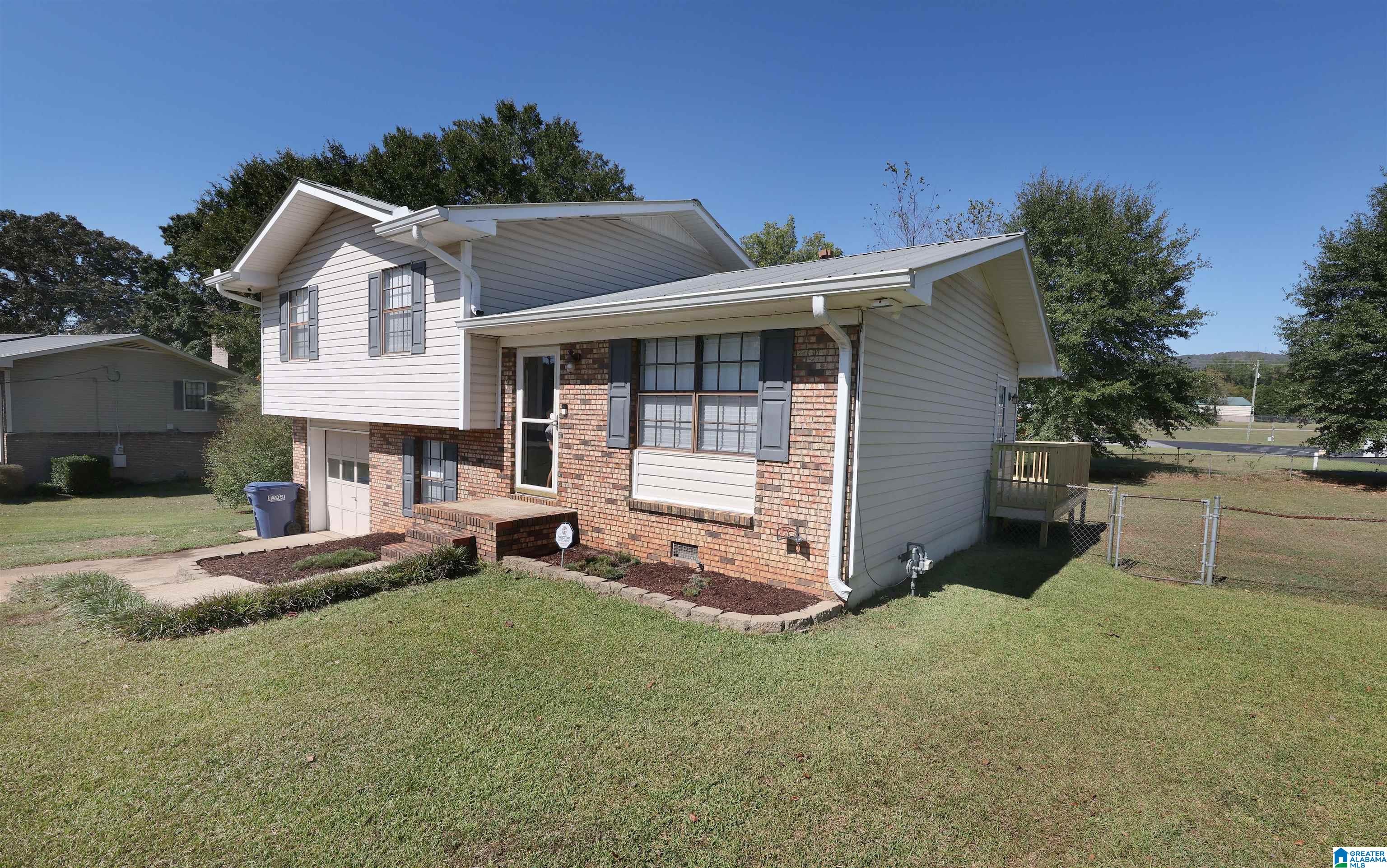 Photo 2 of Single family home for sale at 142 Jason Dr, Oxford, AL 36203 | MLS# 21468013 | Listing updated on 2026-10-19