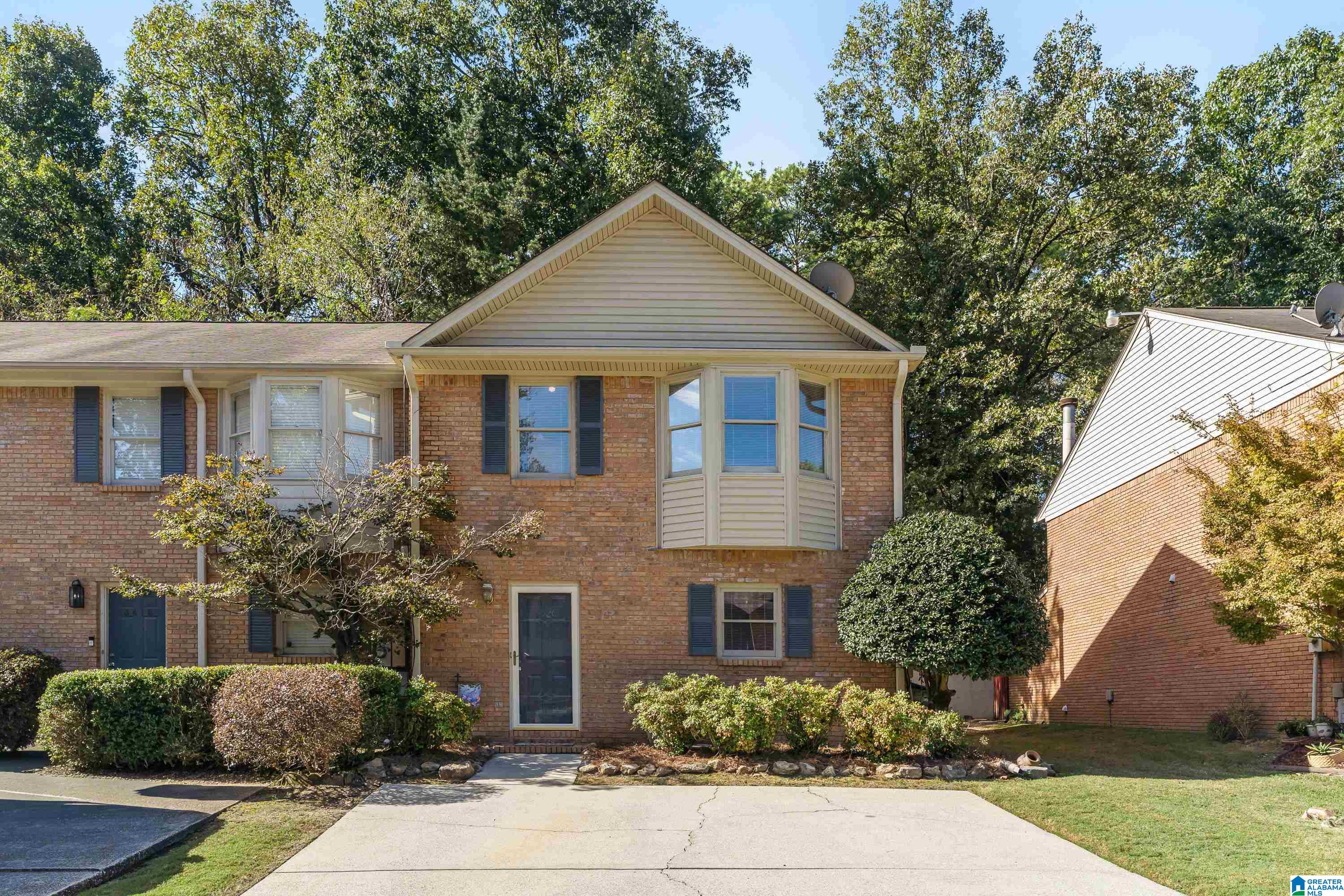 Photo 2 of Townhouse for sale at 3420 Wisterwood Ln, Vestavia Hills, AL 35216 | MLS# 21468038 | Listing updated on 2026-10-22