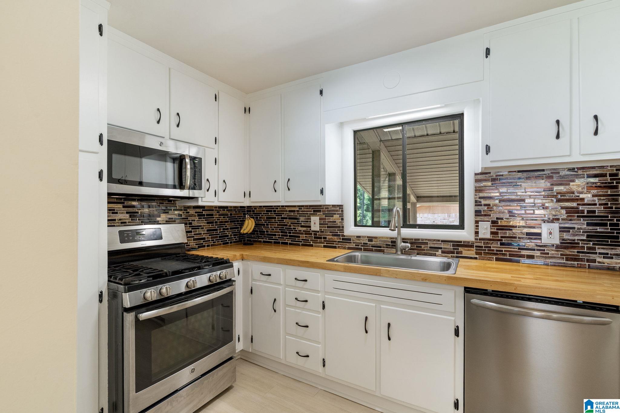 Photo 3 of Single family home for sale at 201 Berkshire Dr, Irondale, AL 35210 | MLS# 21468041 | Listing updated on 2026-10-22