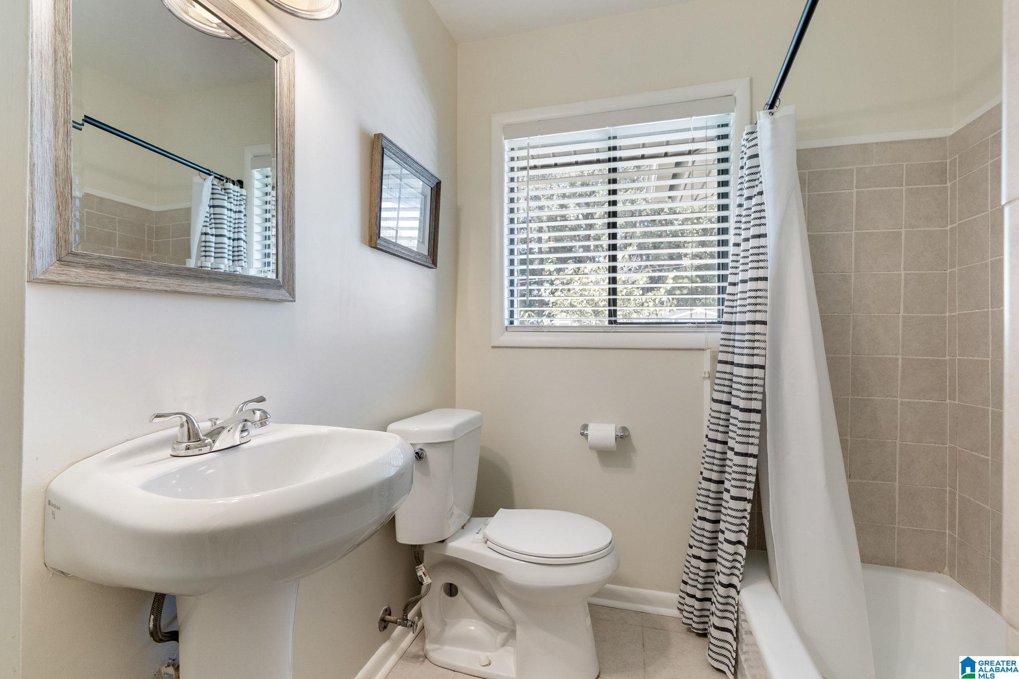 Photo 4 of Single family home for sale at 201 Berkshire Dr, Irondale, AL 35210 | MLS# 21468041 | Listing updated on 2026-10-22
