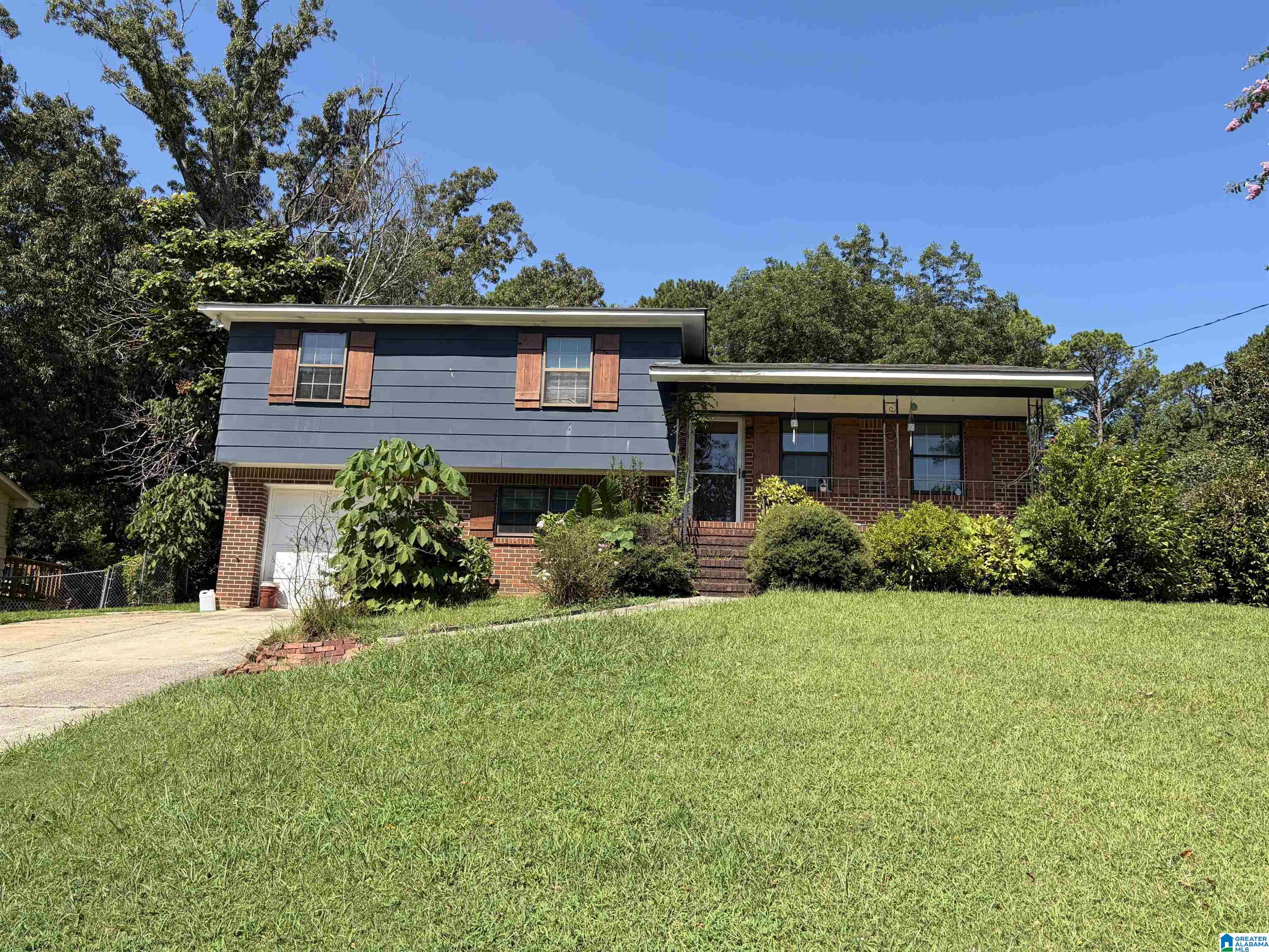 Photo 1 of Single family home for sale at 2416 7th Place Ne, Center Point, AL 35215 | MLS# 21468045 | Listing updated on 2026-10-20