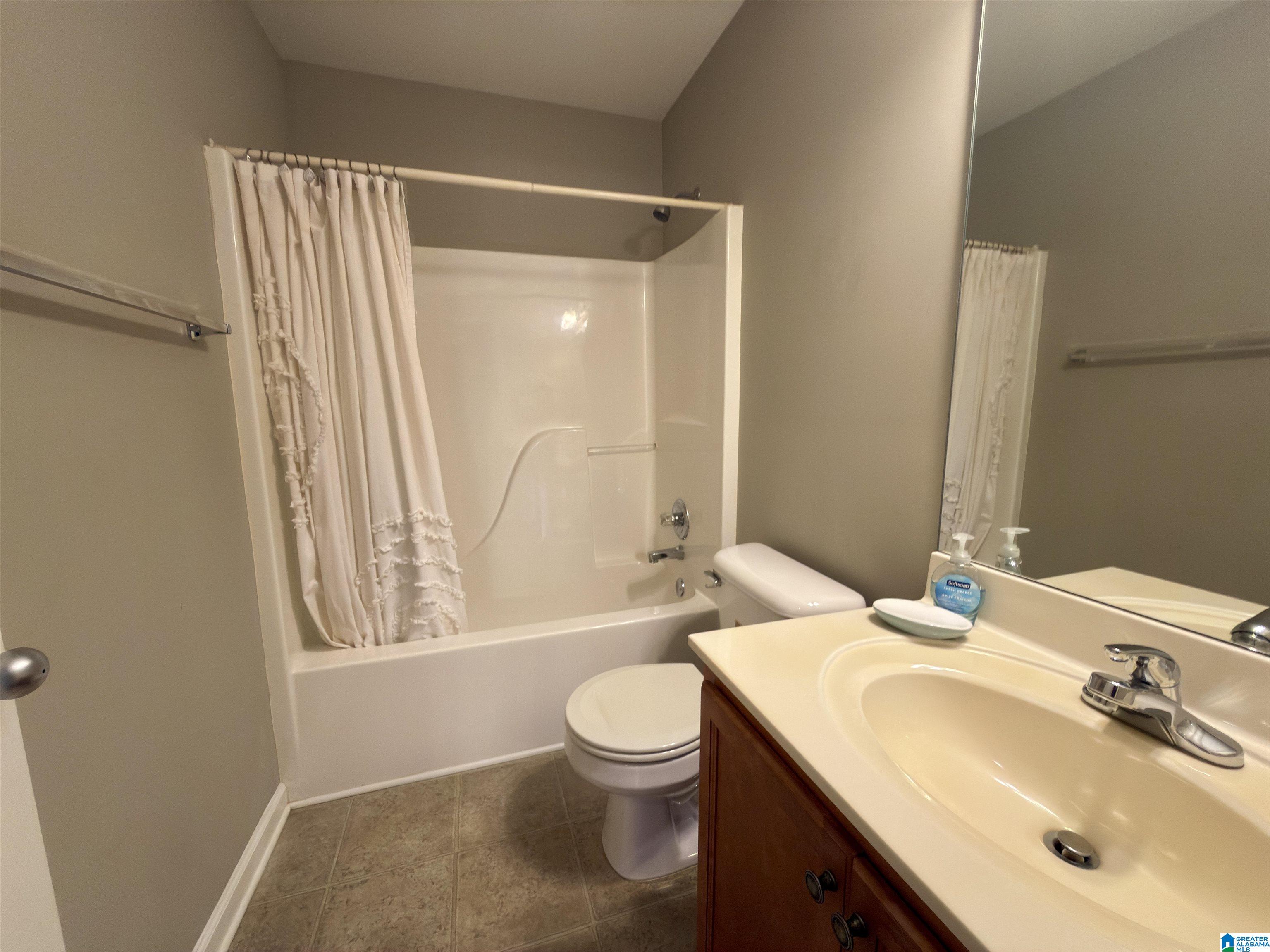 Photo 4 of Single family home for sale at 2073 Willow Glenn Dr, Birmingham, AL 35215 | MLS# 21468054 | Listing updated on 2026-10-20