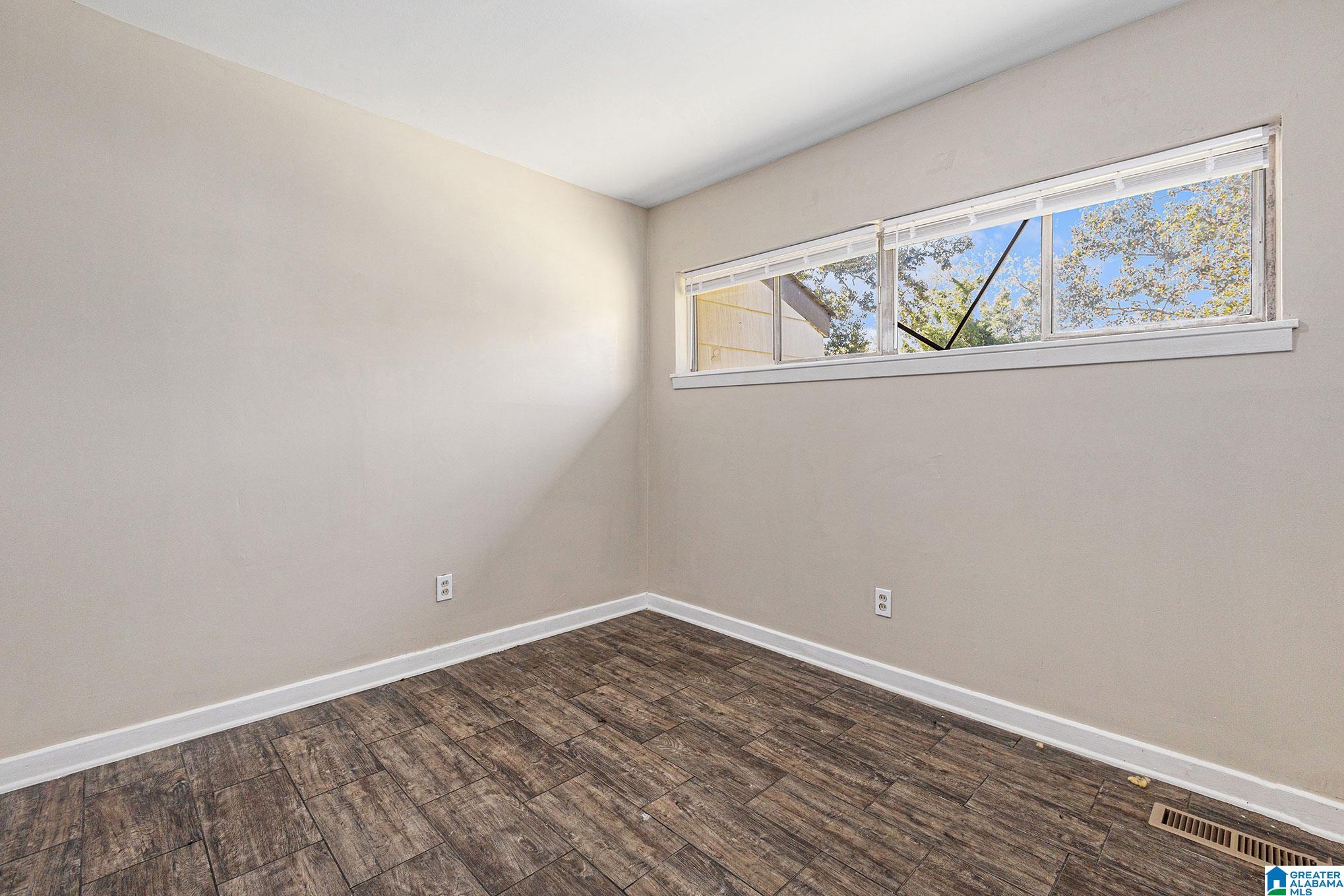 Photo 3 of Single family home for sale at 756 30th Street SW, Birmingham, AL 35211 | MLS# 21468083 | Listing updated on 2026-10-20