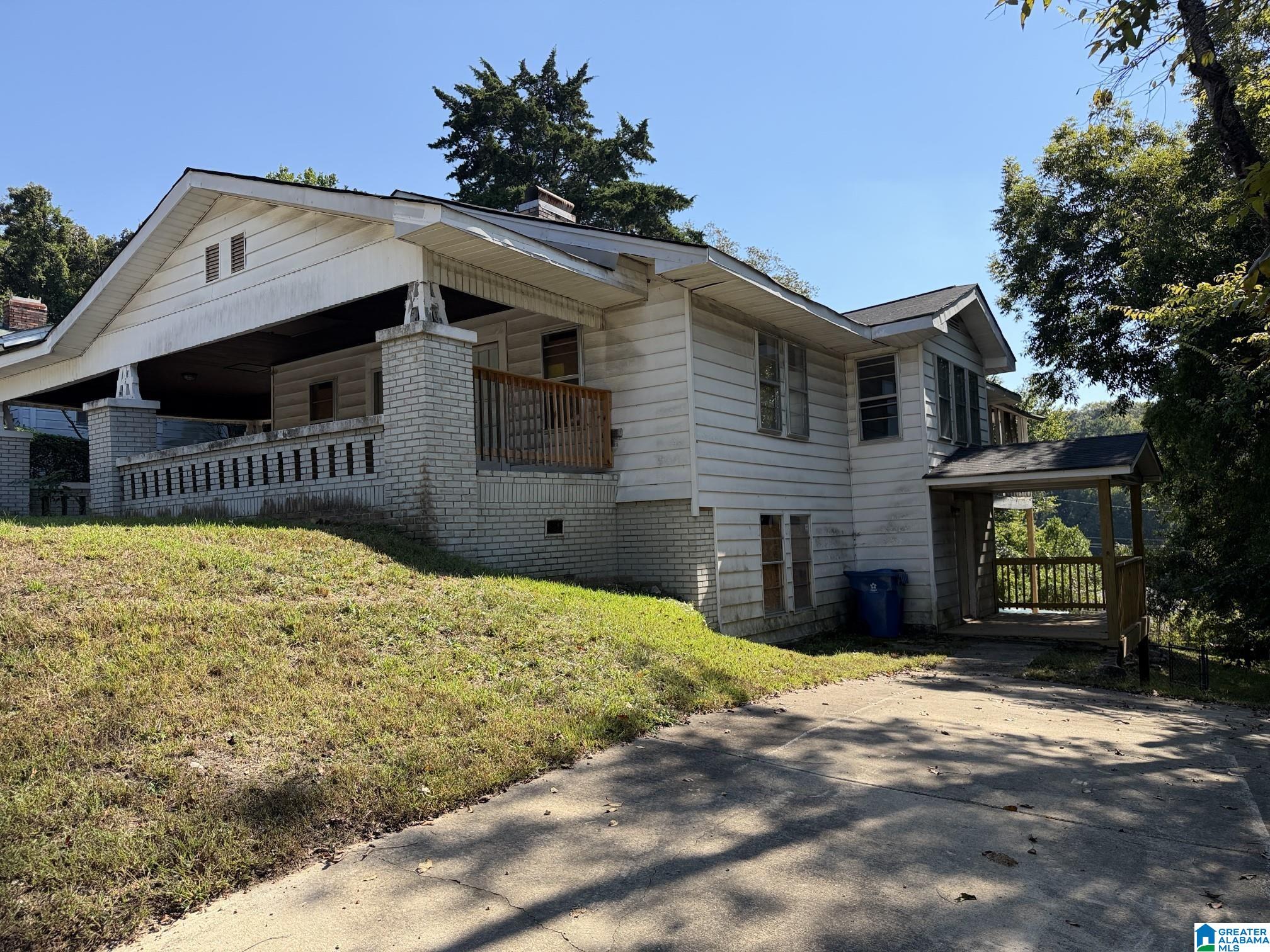 Photo 3 of Single family home for sale at 1711 Mountain Dr, Birmingham, AL 35217 | MLS# 21468104 | Listing updated on 2026-10-21