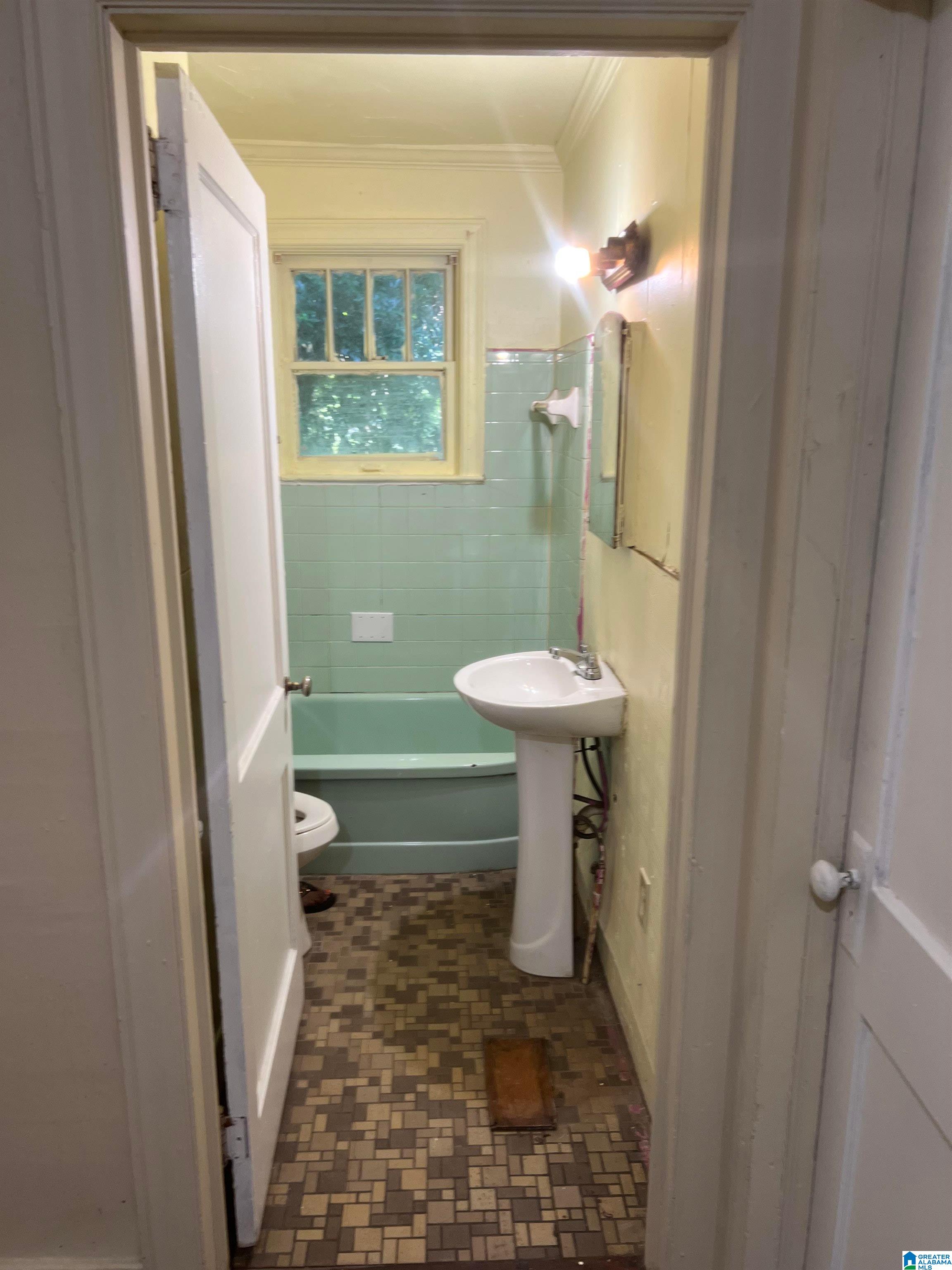 Photo 3 of House for sale at 7100 1st Avenue S, Birmingham, AL 35206 | MLS# 21468108 | Listing updated on 2026-10-21