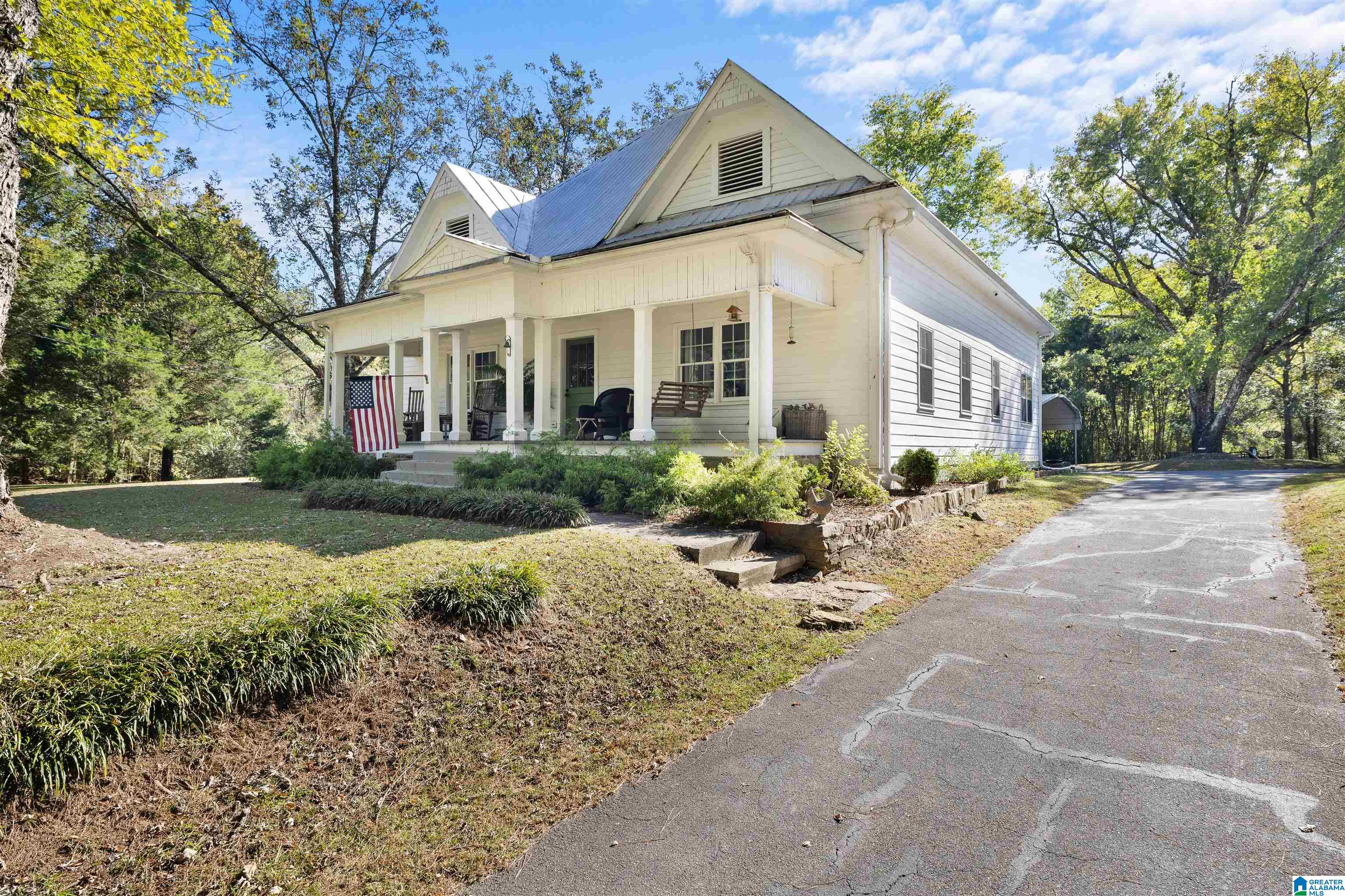 Photo 3 of Single family home for sale at 285 Peggy Ann Ln, Oneonta, AL 35121 | MLS# 21468109 | Listing updated on 2026-10-22