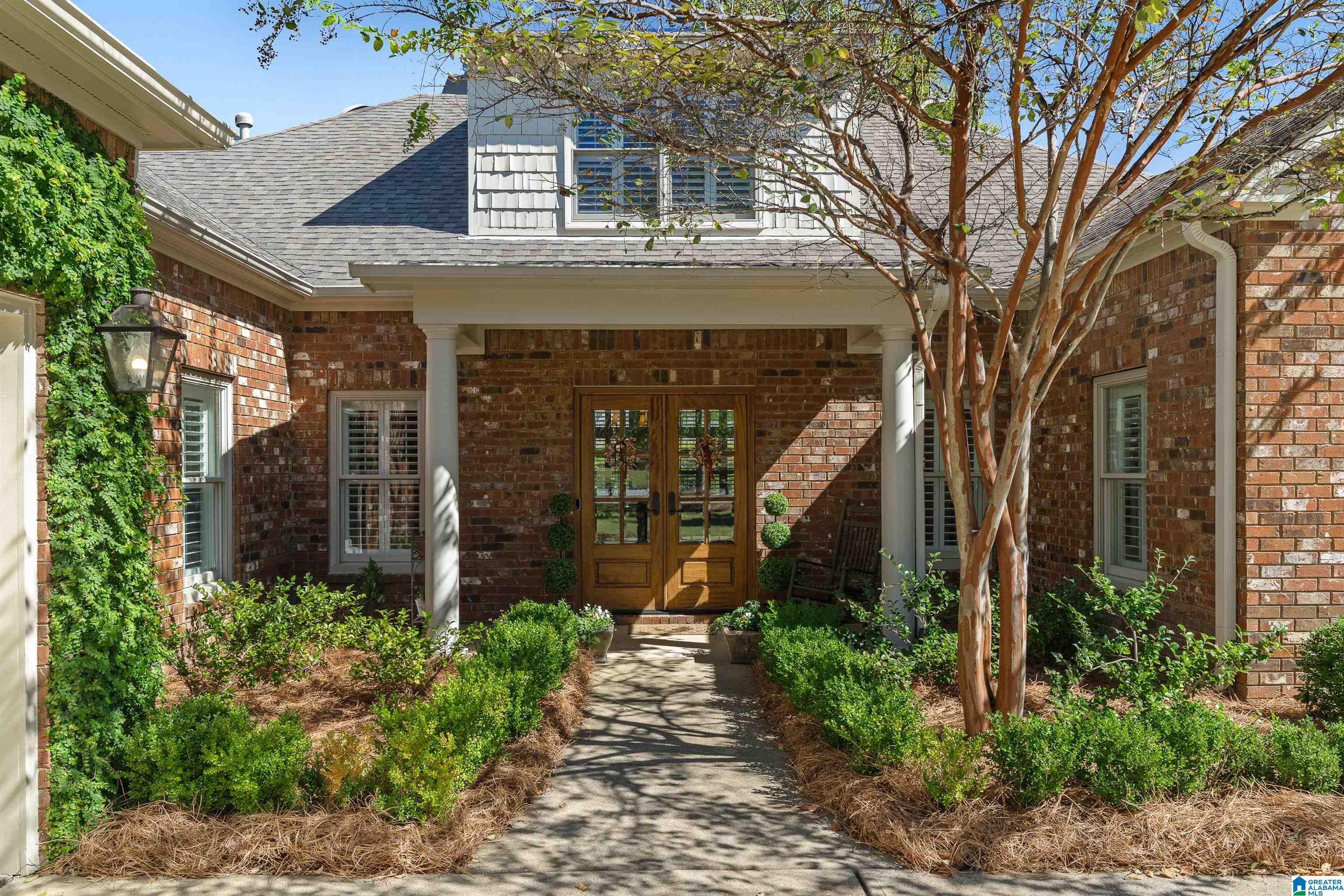 Photo 3 of Single family home for sale at 293 Strathdon Pl, Vestavia, AL 35242 | MLS# 21468115 | Listing updated on 2026-10-22