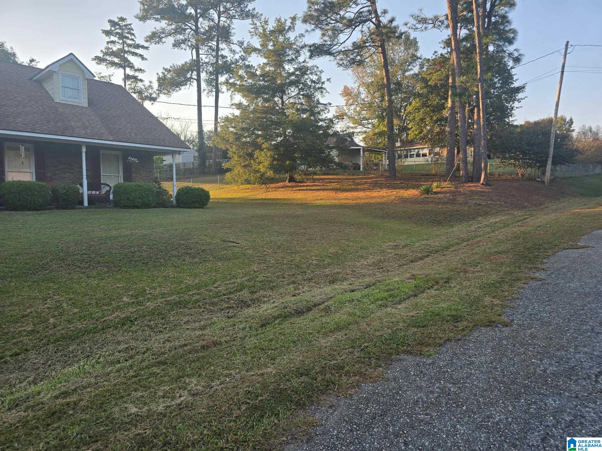 Photo 3 of Single family home for sale at 136 Lee Rd 984, Phenix City, AL 36870 | MLS# 21468148 | Listing updated on 2026-10-21