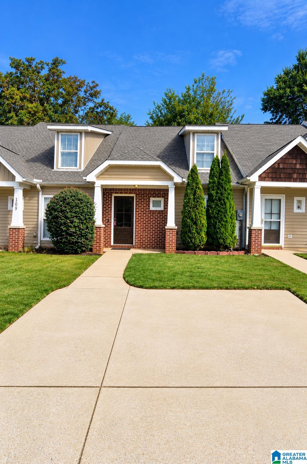 Photo 2 of Townhouse for sale at 113 Little John Cir, Calera, AL 35040 | MLS# 21468150 | Listing updated on 2026-10-21