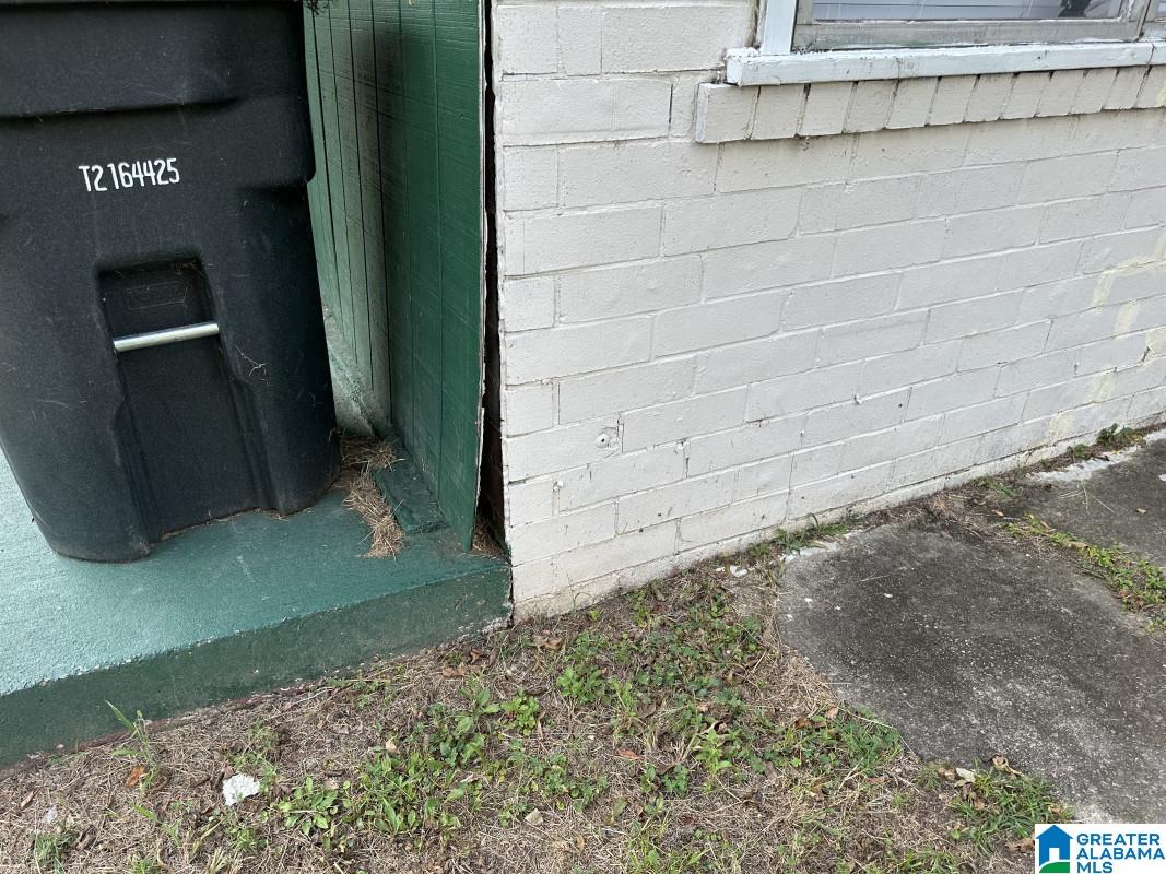 Photo 4 of Single family home for sale at 1920 Fulton Ave SW, Birmingham, AL 35211 | MLS# 21468166 | Listing updated on 2026-10-21