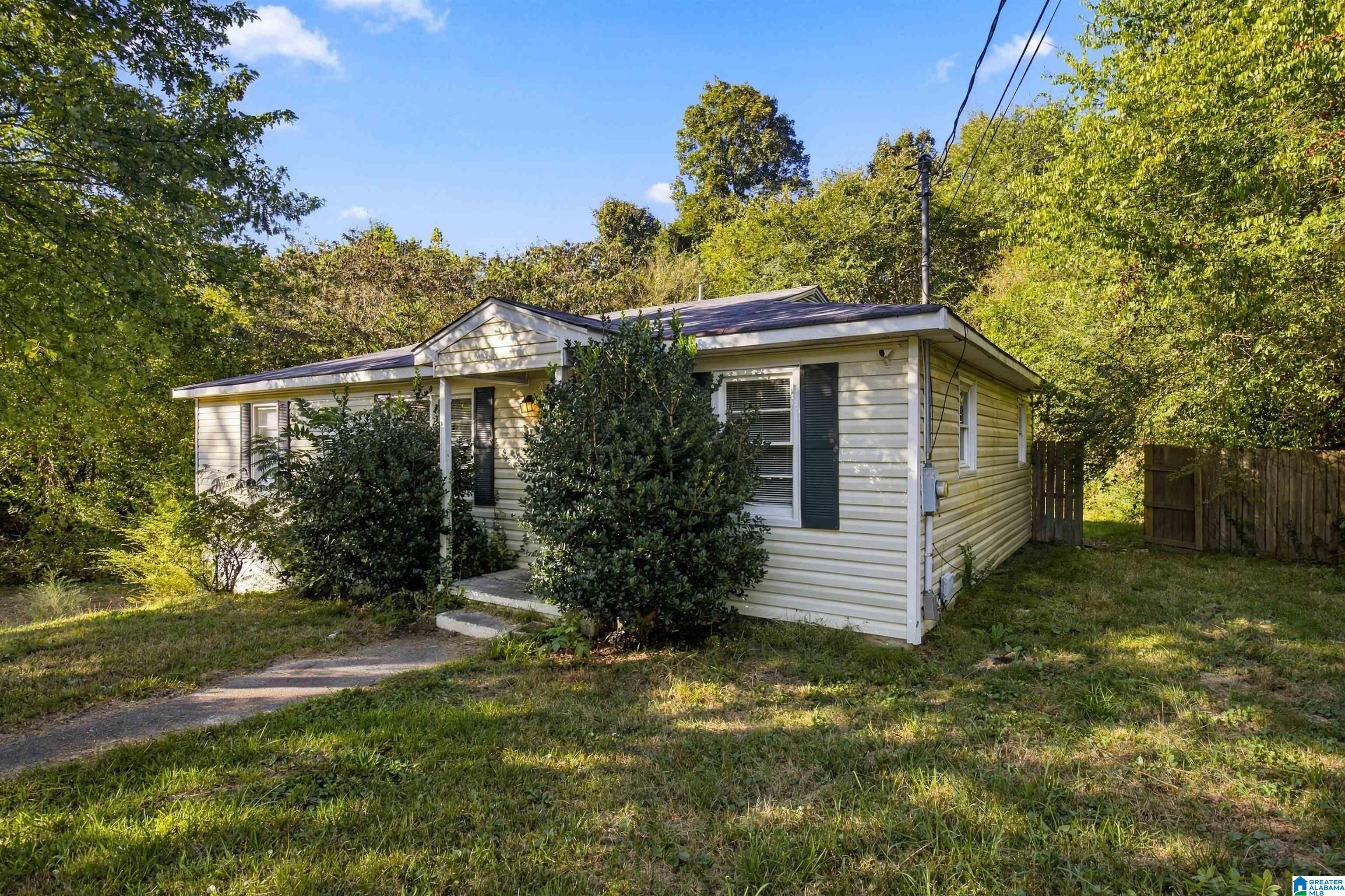 Photo 3 of Single family home for sale at 700 27th Court Ne, Center Point, AL 35215 | MLS# 21468184 | Listing updated on 2026-10-21