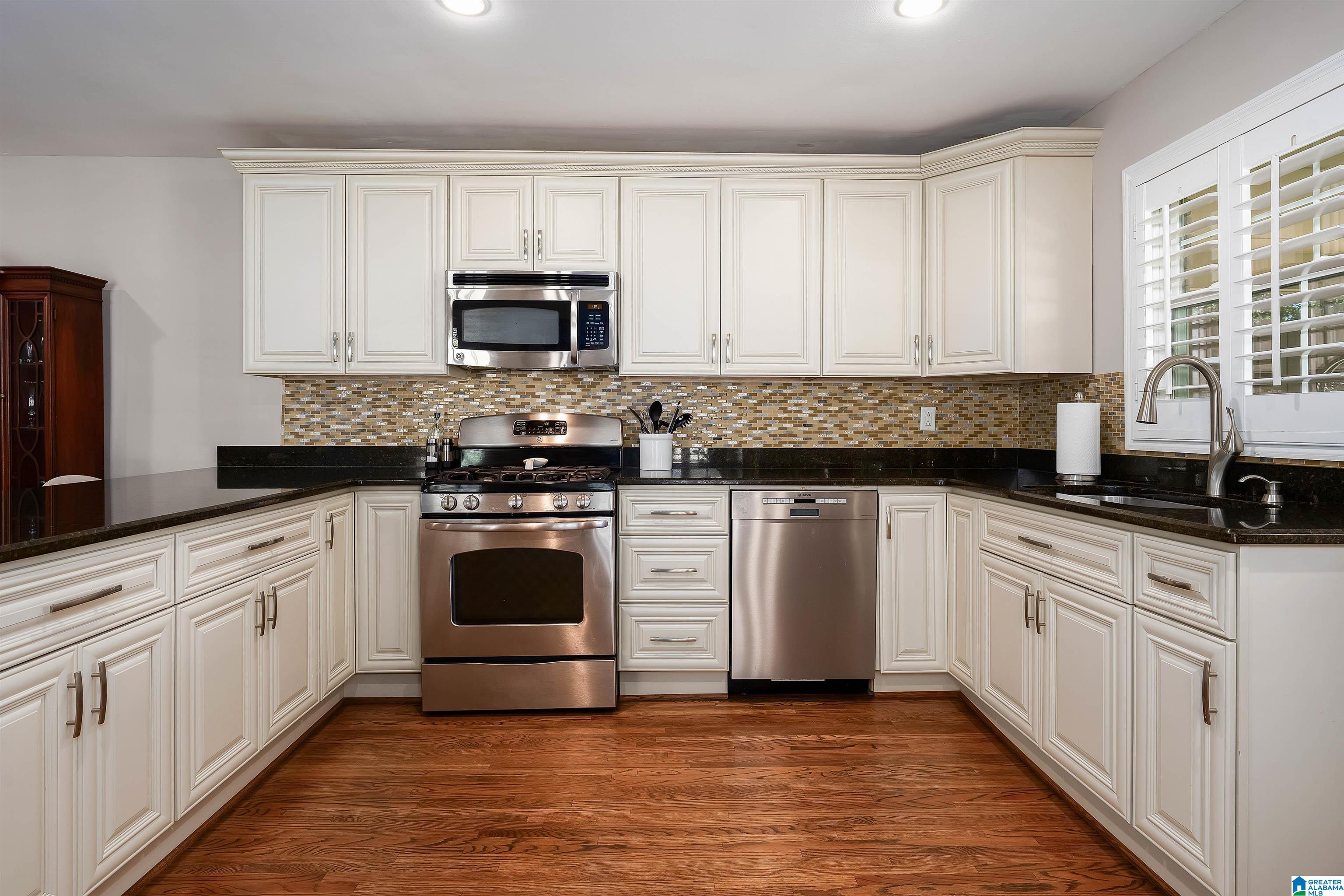 Photo 4 of Single family home for sale at 2321 Empire Rd, Hoover, AL 35226 | MLS# 21468248 | Listing updated on 2026-10-23