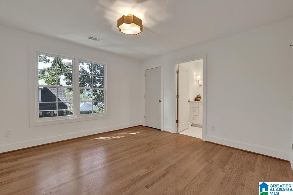 Photo 4 of Single family home for sale at 2535 Ivy Glenn Dr, Vestavia, AL 35243 | MLS# 21468262 | Listing updated on 2026-10-22