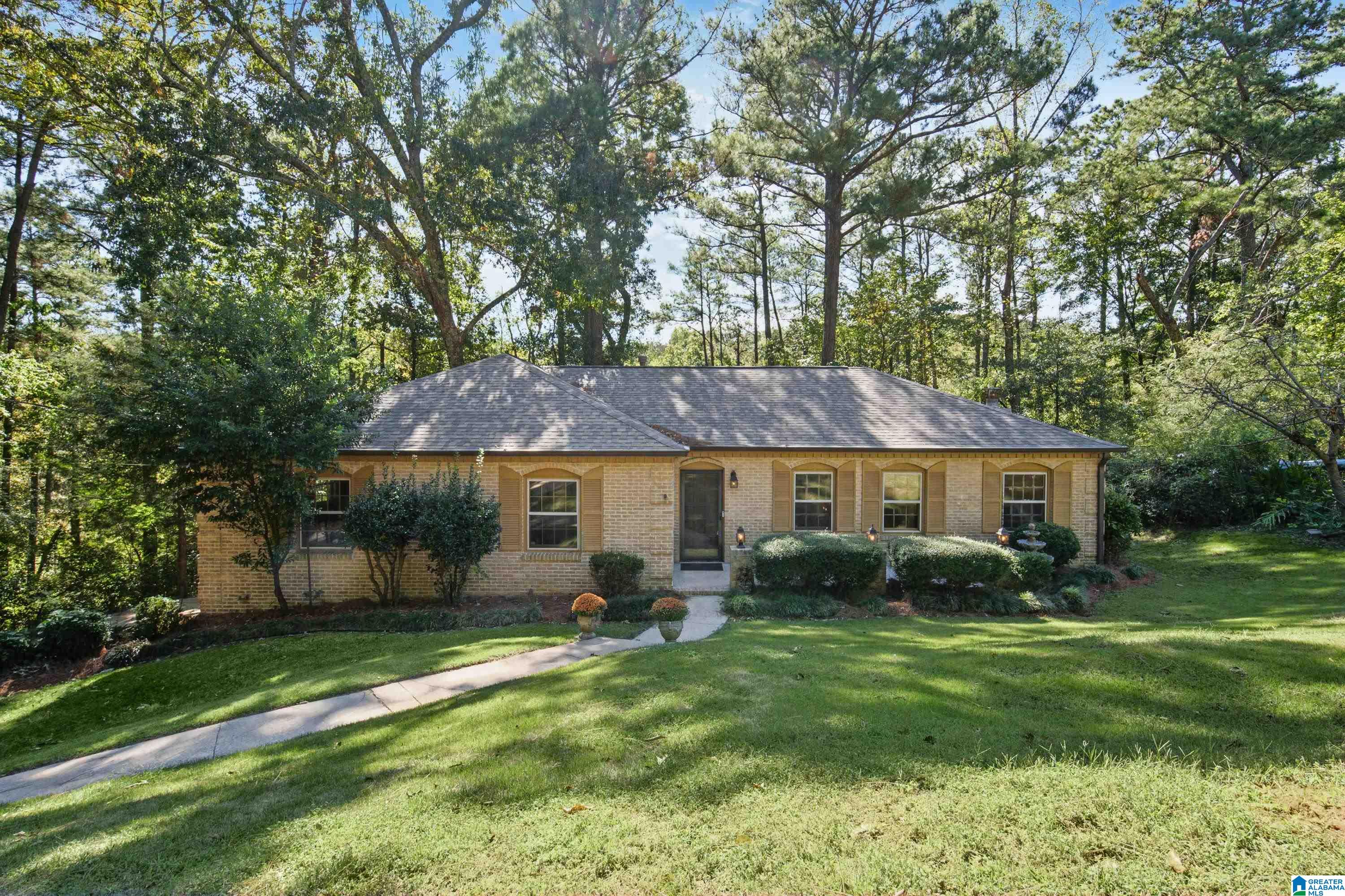 Photo 2 of Single family home for sale at 2454 Gawain Dr, Hoover, AL 35226 | MLS# 21468280 | Listing updated on 2026-10-22