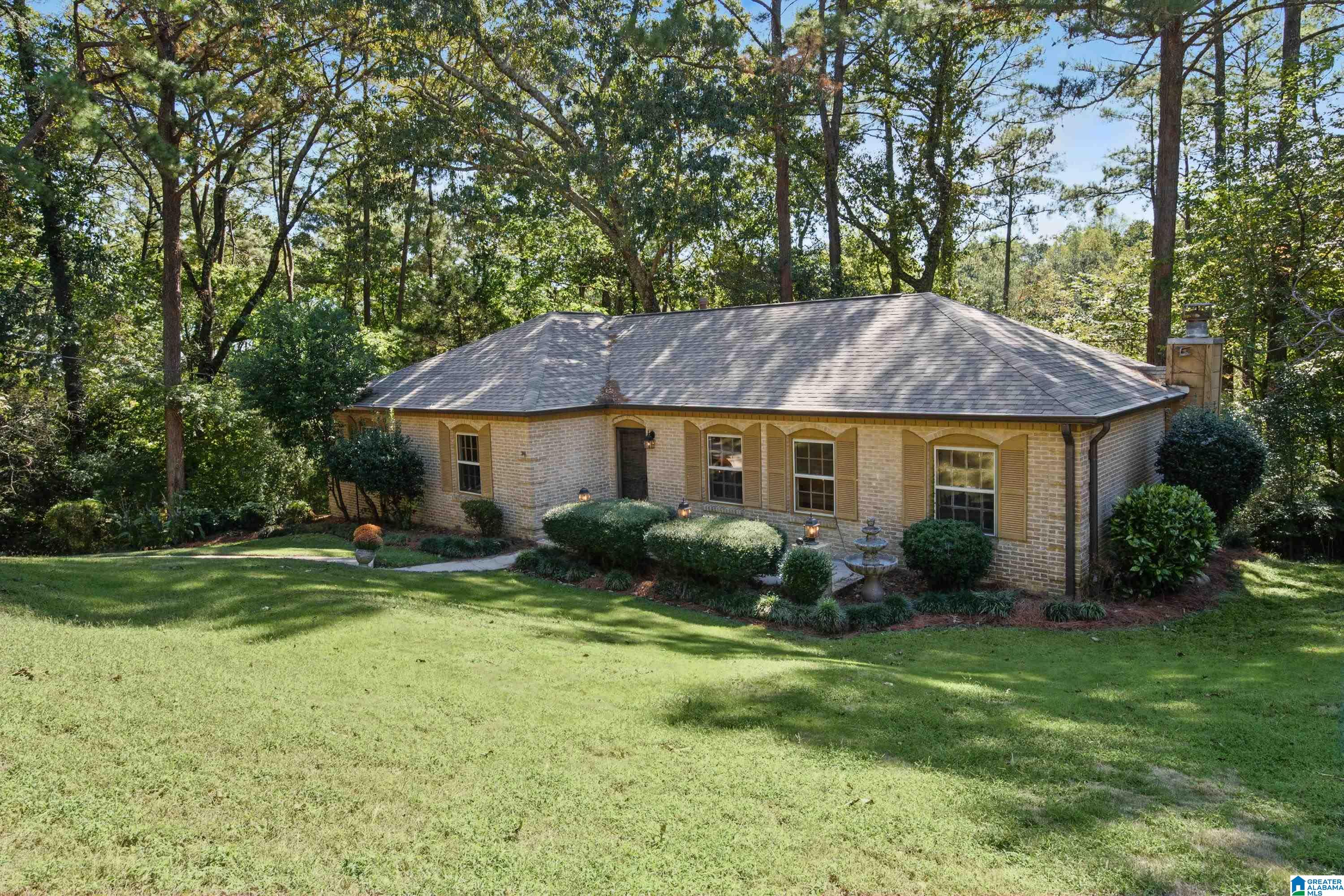 Photo 3 of Single family home for sale at 2454 Gawain Dr, Hoover, AL 35226 | MLS# 21468280 | Listing updated on 2026-10-22