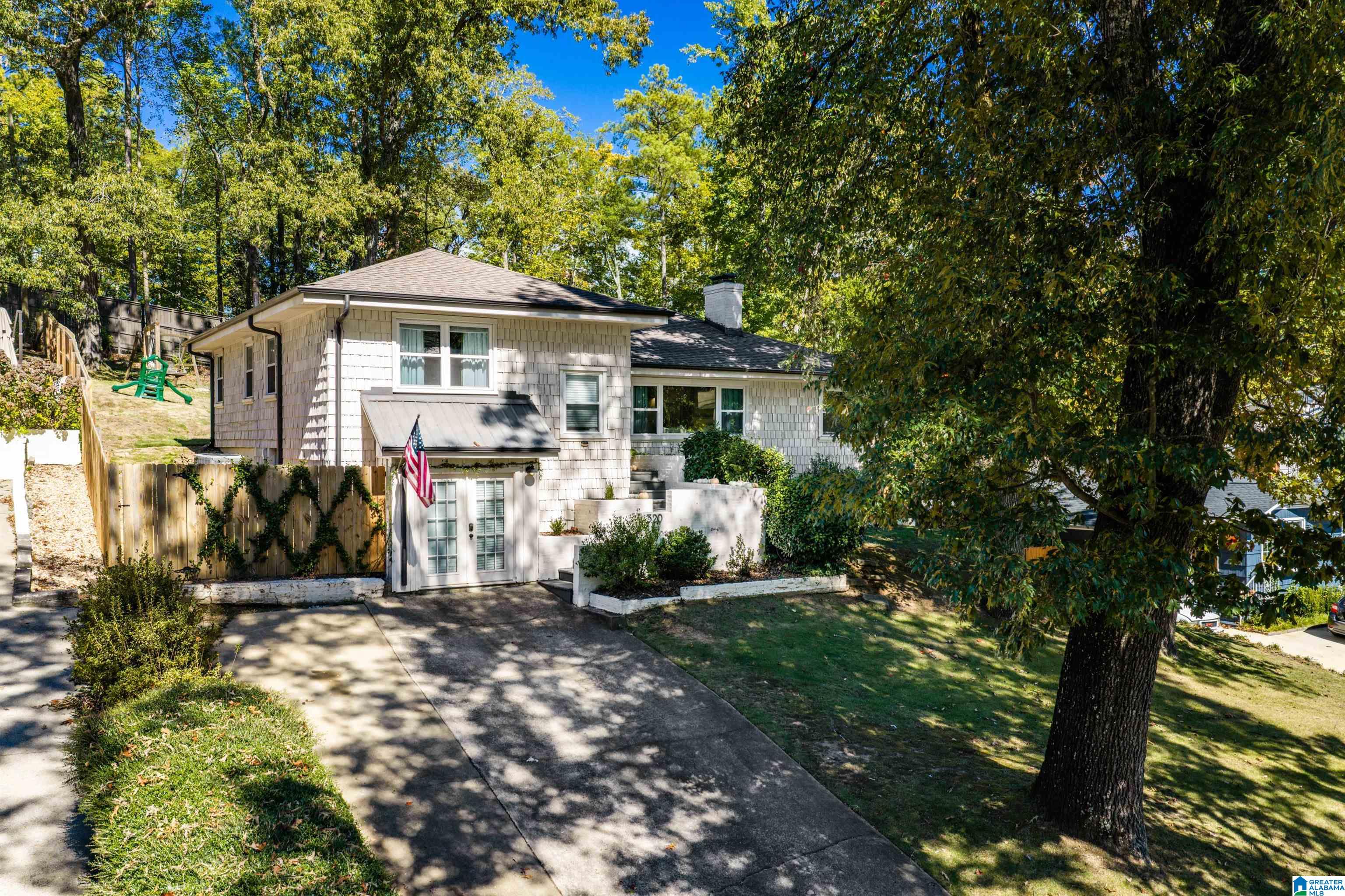Photo 2 of Single family home for sale at 320 Redfern St, Birmingham, AL 35209 | MLS# 21468290 | Listing updated on 2026-10-22