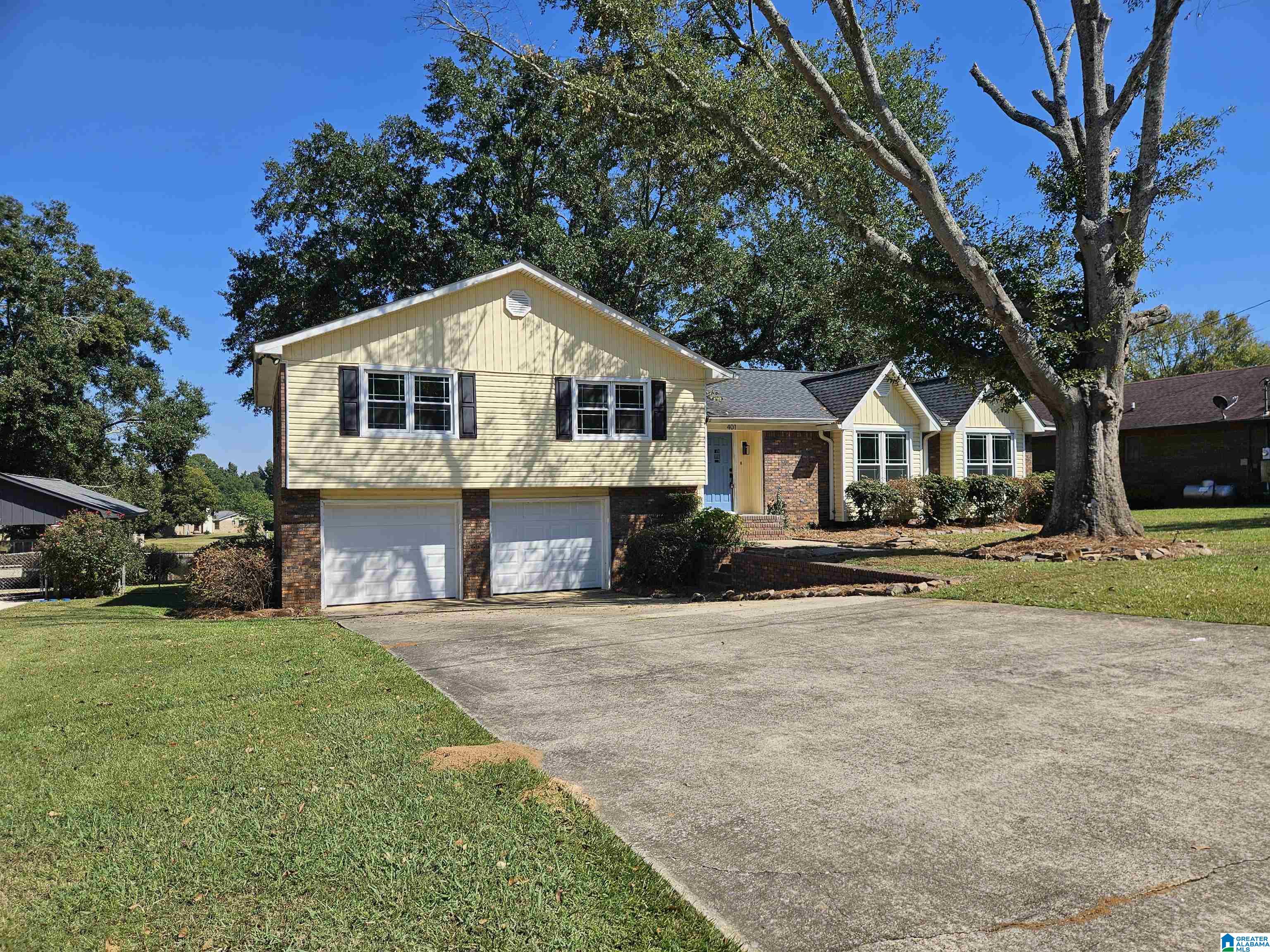 Photo 1 of Single family home for sale at 401 Mountain Lake Cir, Rainbow City, AL 35906 | MLS# 21468301 | Listing updated on 2026-10-22