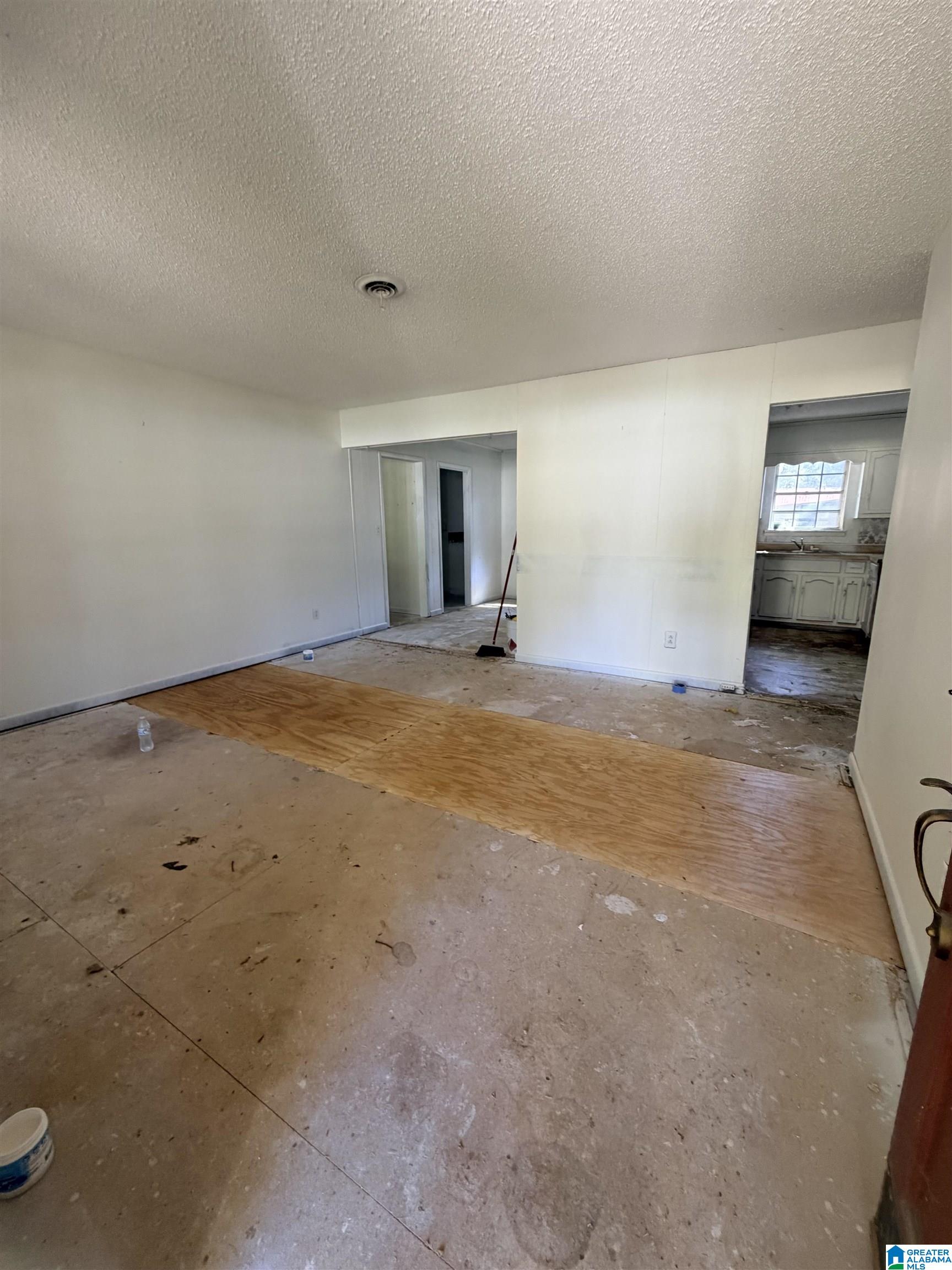 Photo 4 of Single family home for sale at 216 Oneal Dr, Calera, AL 35040 | MLS# 21468329 | Listing updated on 2026-10-22