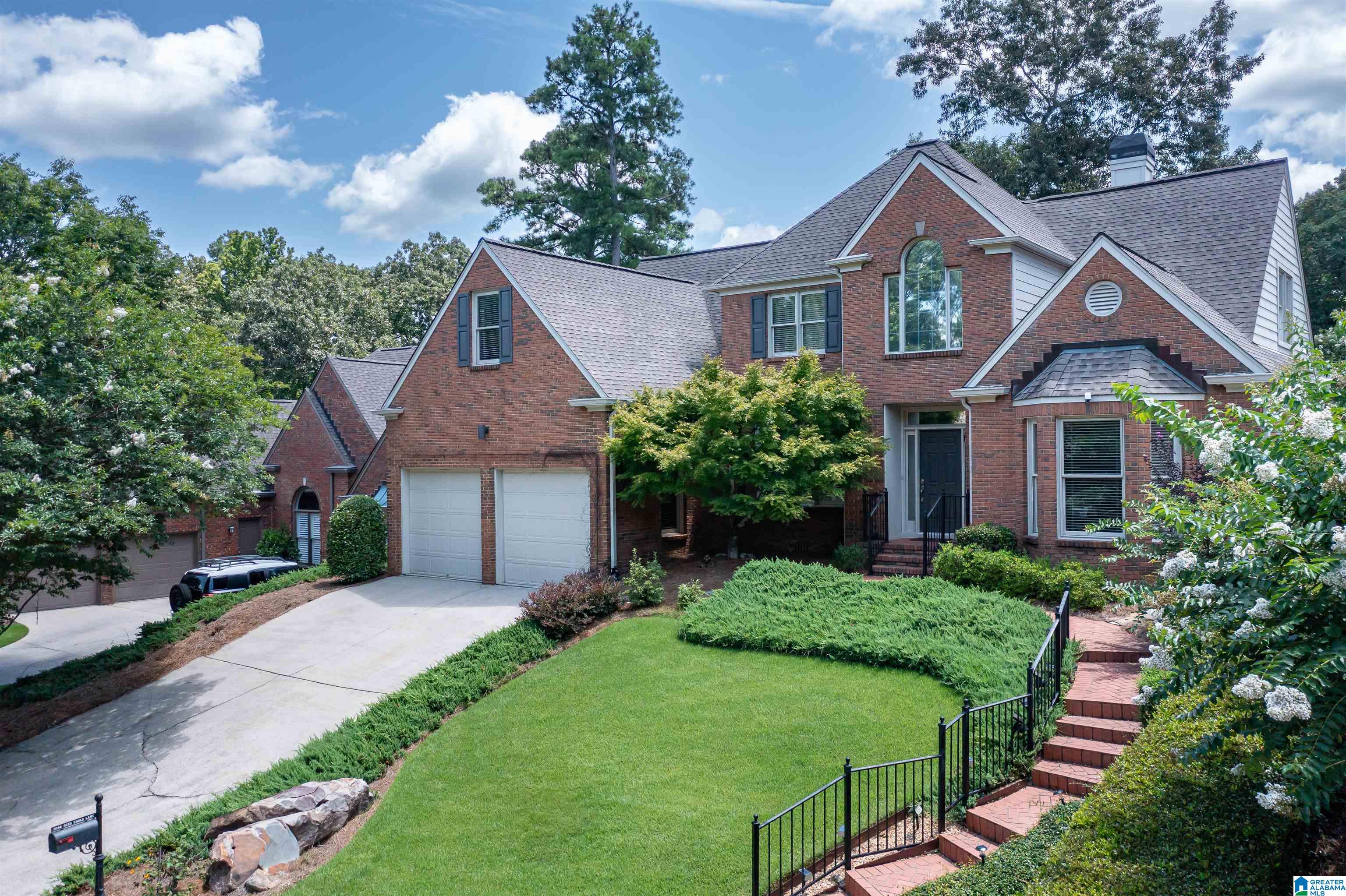 Photo 3 of Single family home for sale at 2048 Glen Eagle Ln, Hoover, AL 35242 | MLS# 21468356 | Listing updated on 2026-10-22
