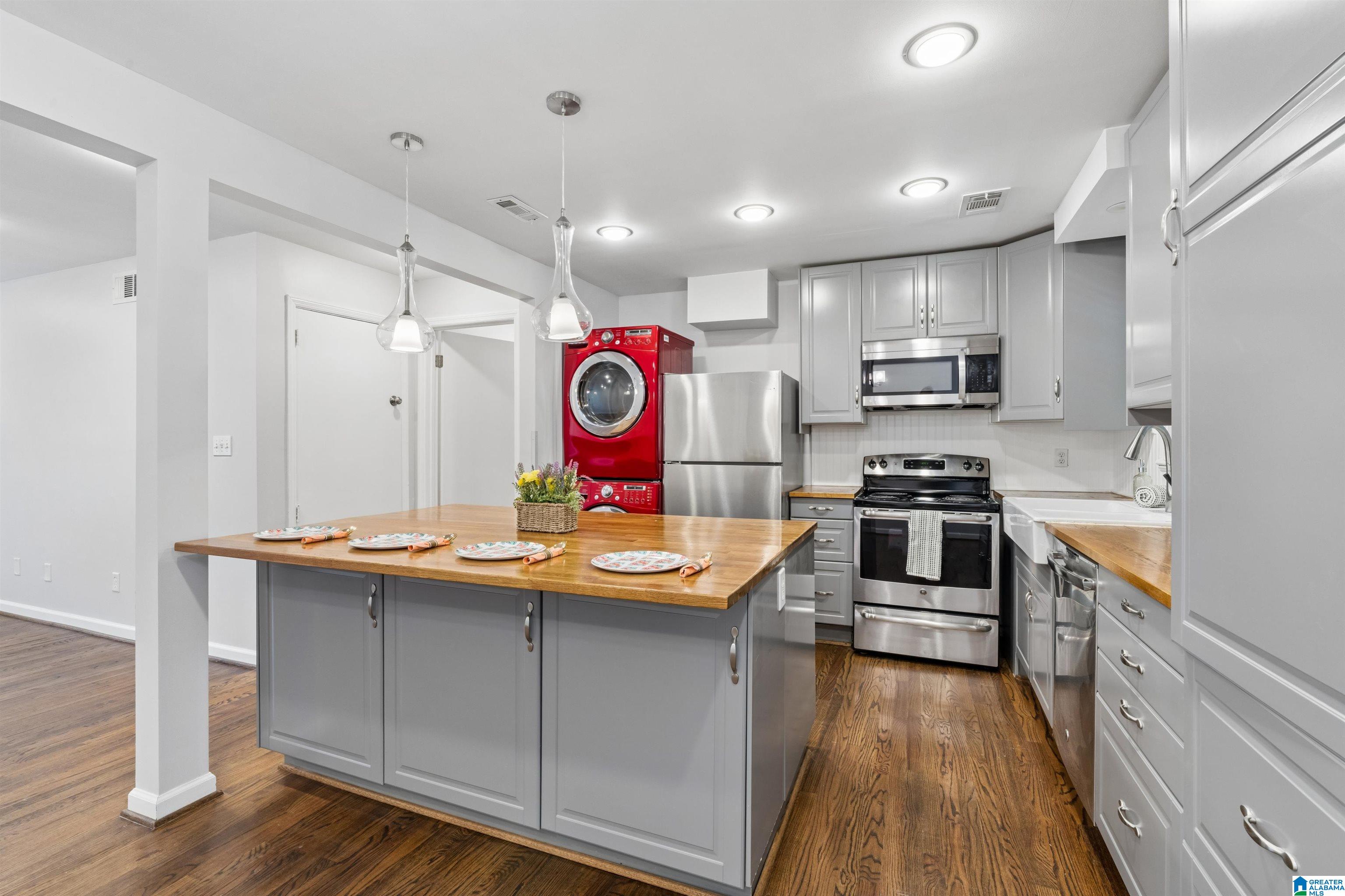 Photo 2 of Condo for sale at 2202 Montreat Cir #A, Vestavia Hills, AL 35216 | MLS# 21468382 | Listing updated on 2026-10-22