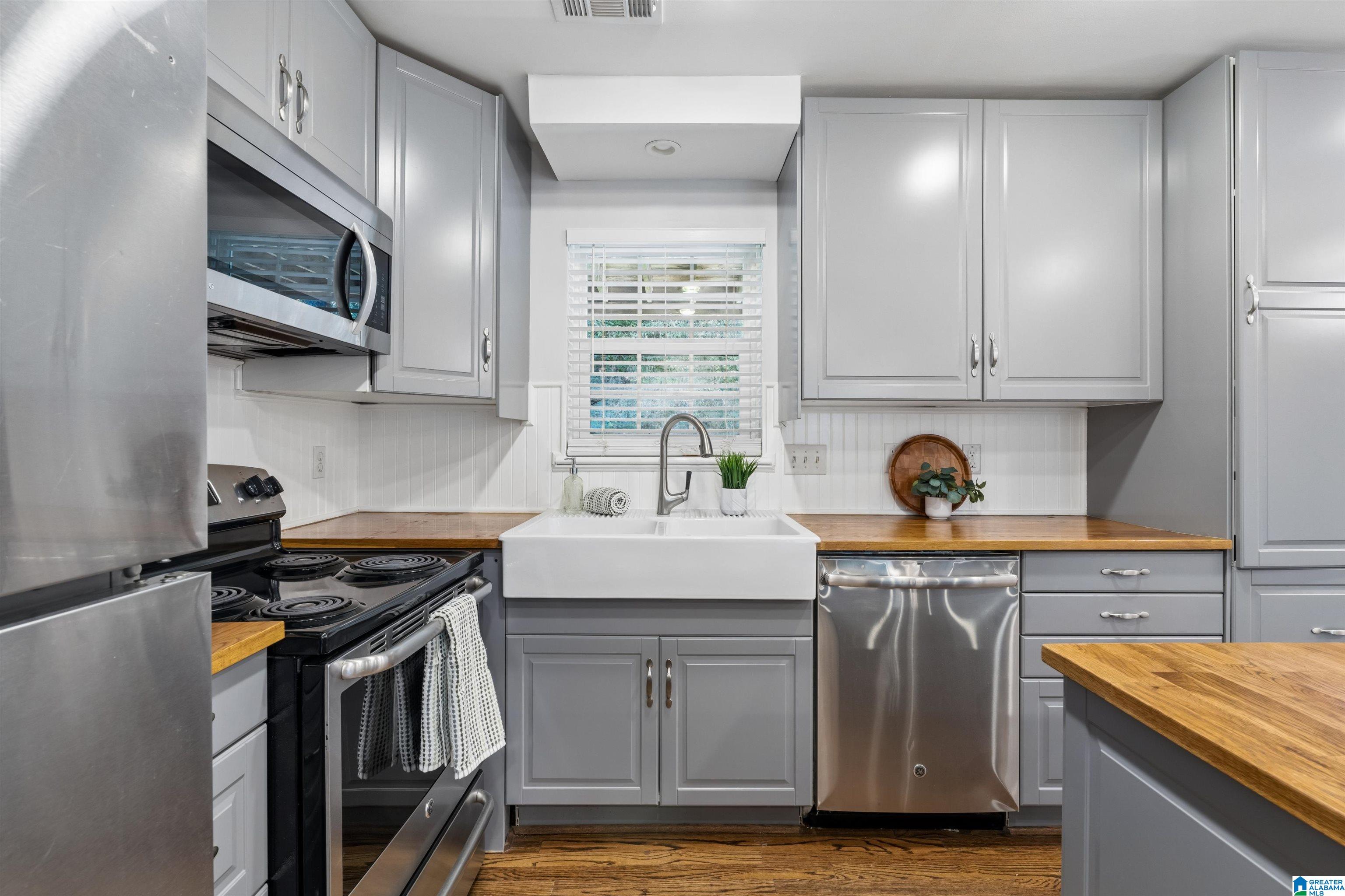 Photo 4 of Condo for sale at 2202 Montreat Cir #A, Vestavia Hills, AL 35216 | MLS# 21468382 | Listing updated on 2026-10-22