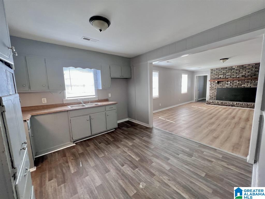 Photo 4 of Single family home for sale at 1152 14th Place SW, Birmingham, AL 35211 | MLS# 21468404 | Listing updated on 2026-10-23