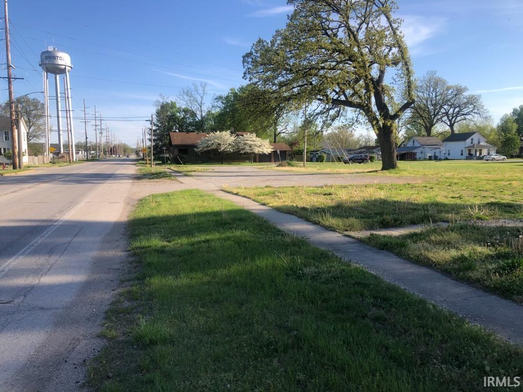 Photo 0 of 305 S Division Street