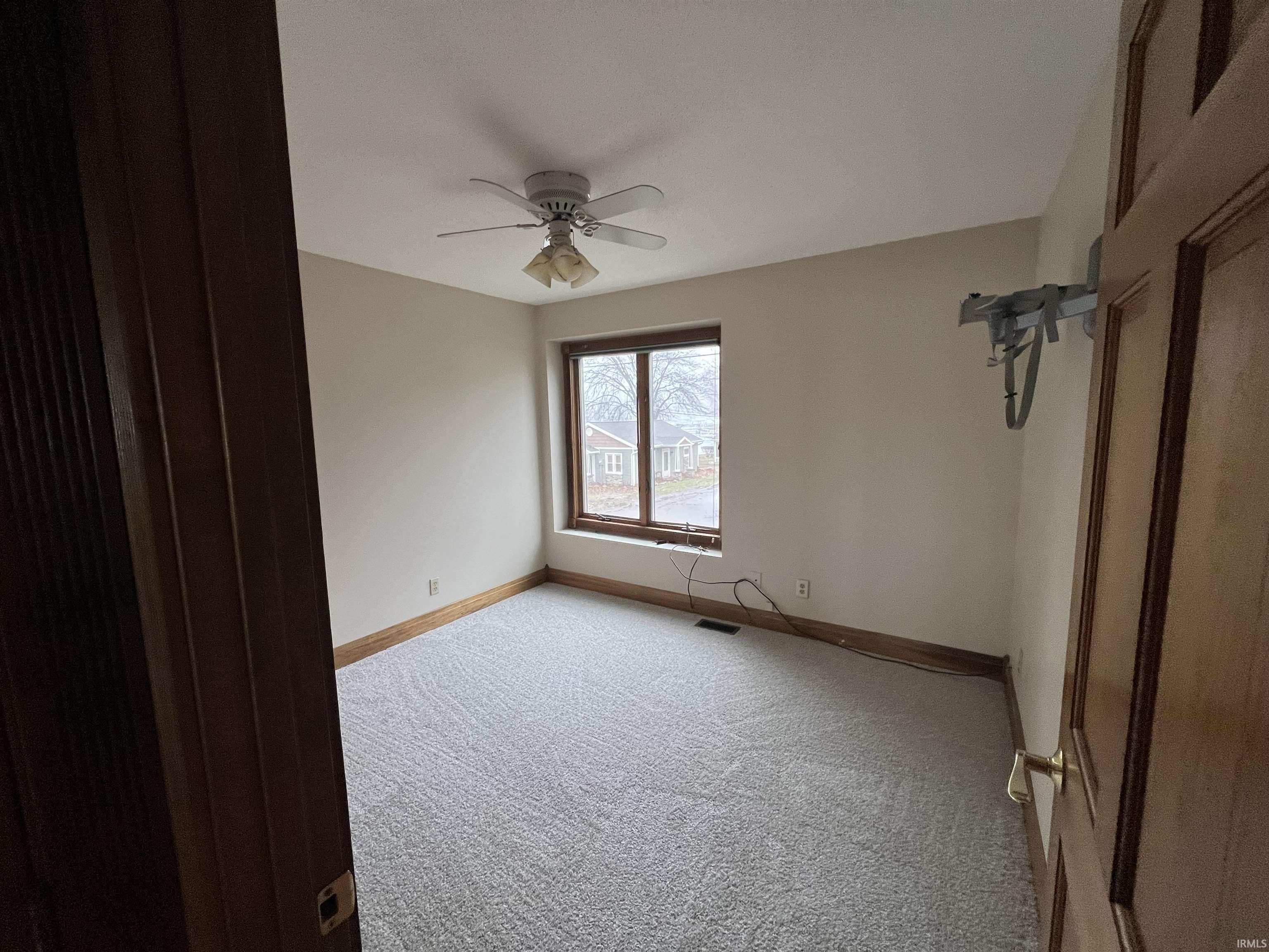 Empty room with new carpet floors.