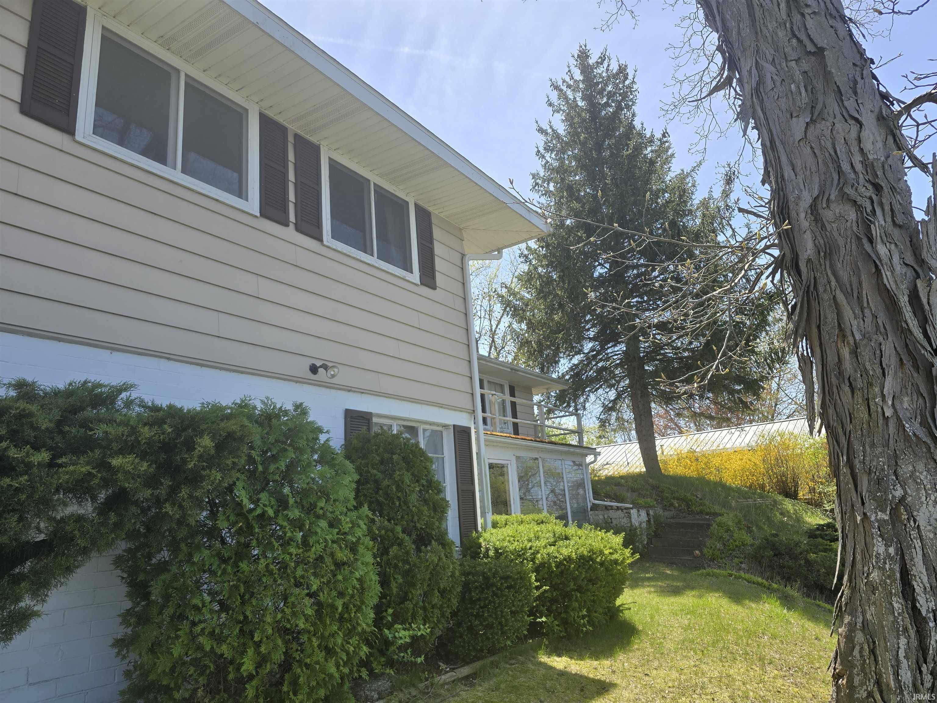 Photo 4 of 1895 W 570 N