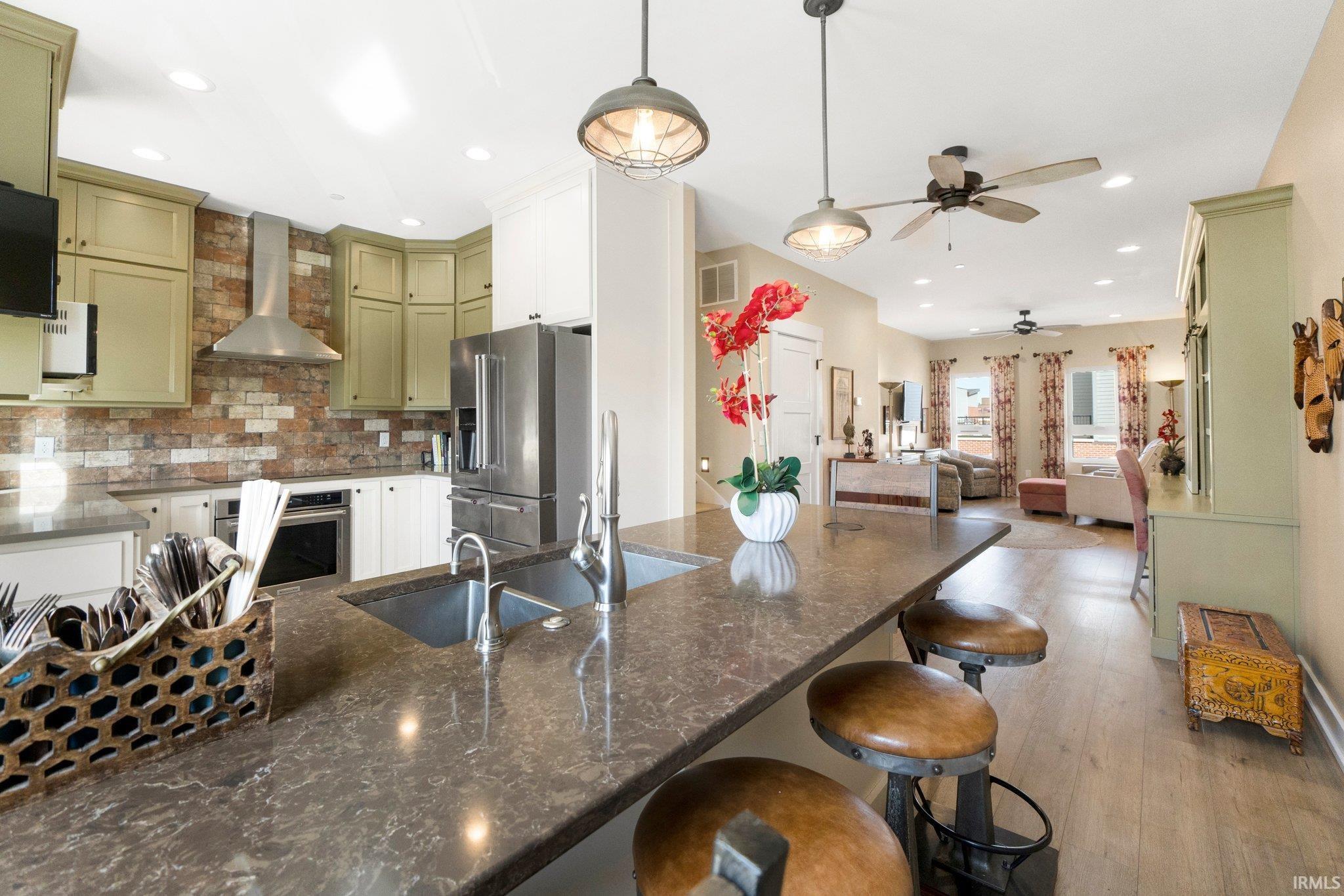 Photo 15 of 410 W Brackenridge Street