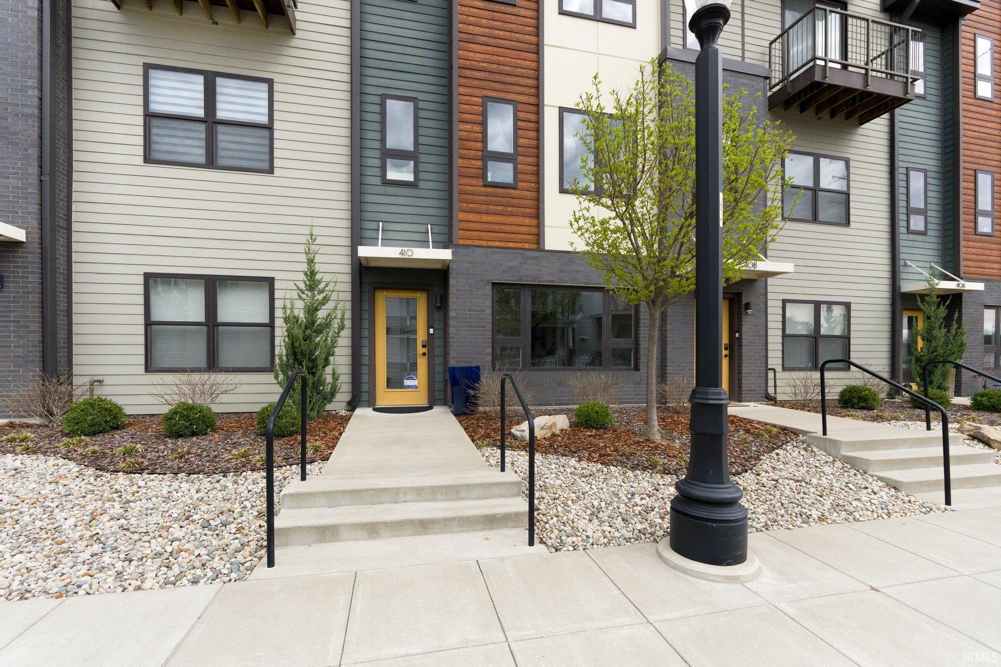 Photo 2 of 410 W Brackenridge Street