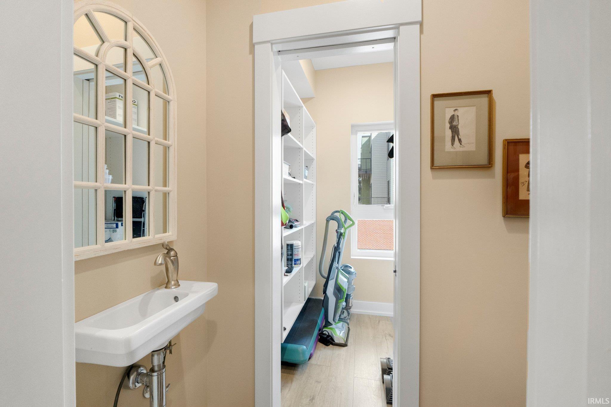 Photo 4 of 410 W Brackenridge Street