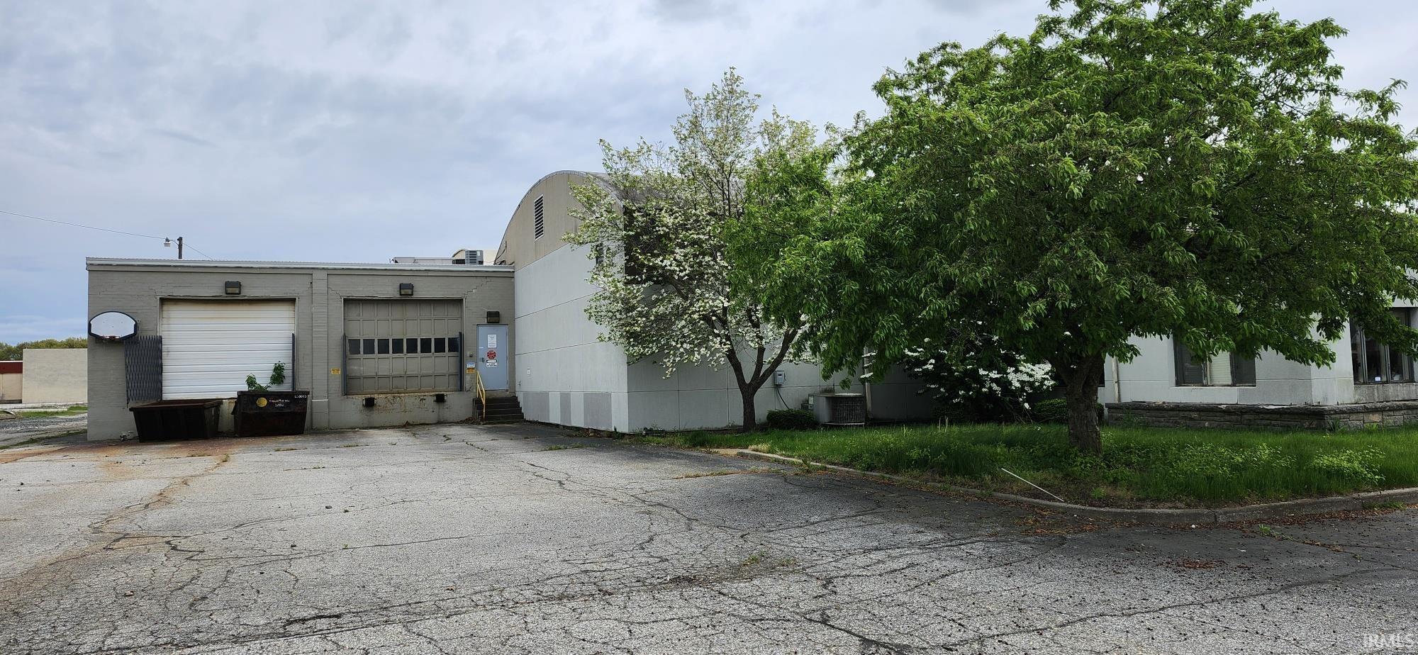 Photo 2 of 1627 W Lusher